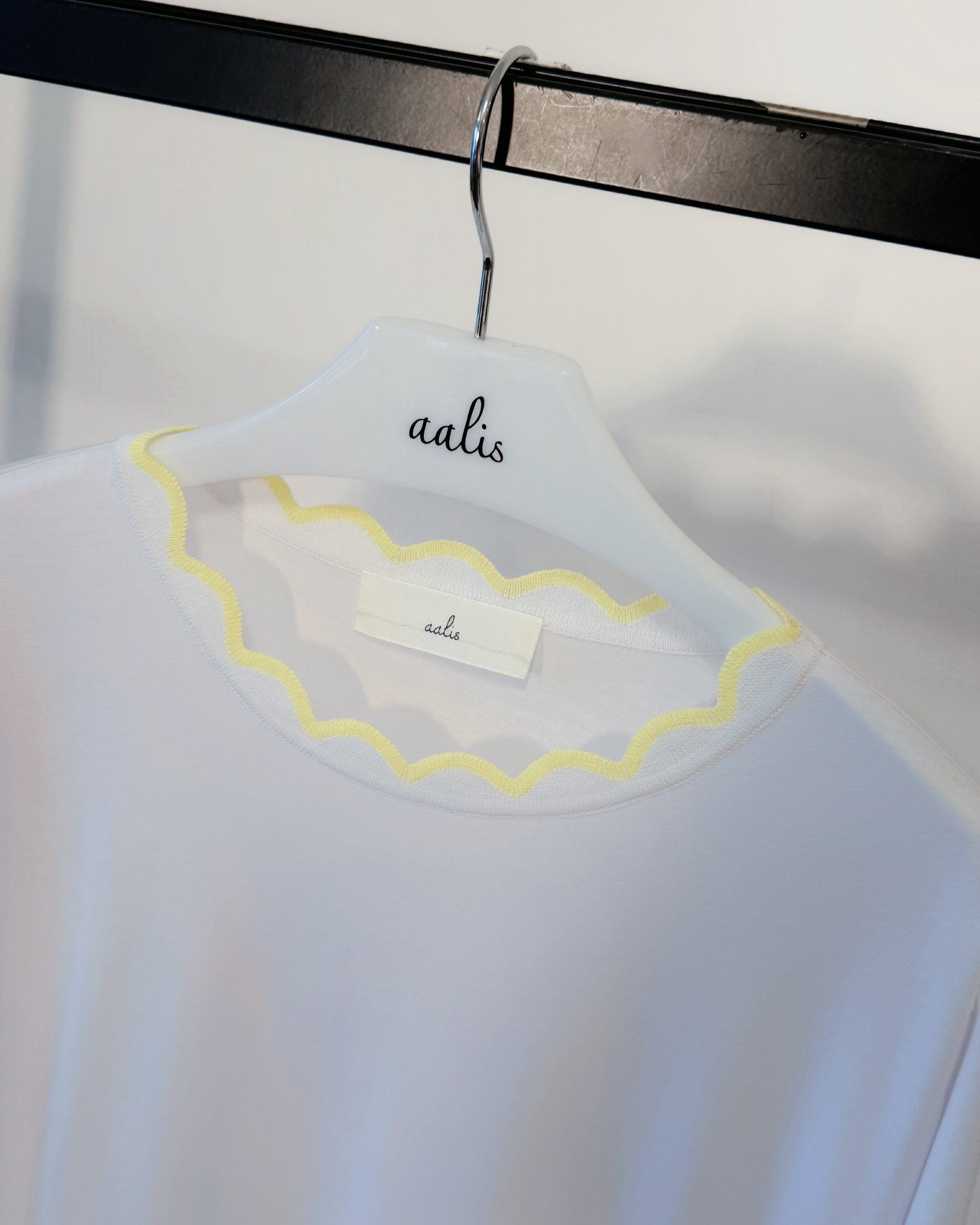 aalis METTA scallop edge relaxed tee (White)