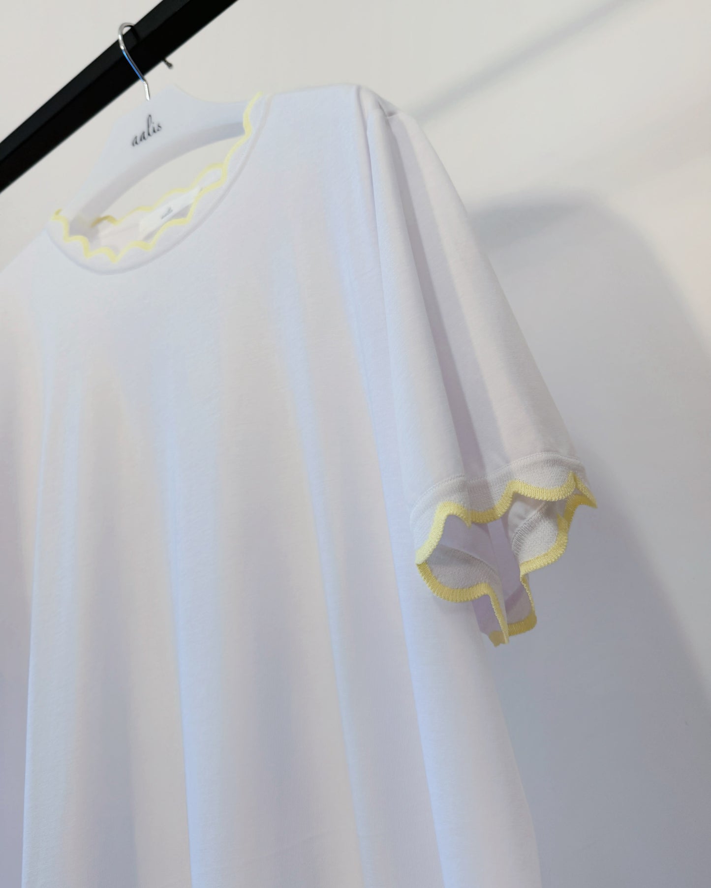 aalis METTA scallop edge relaxed tee (White)