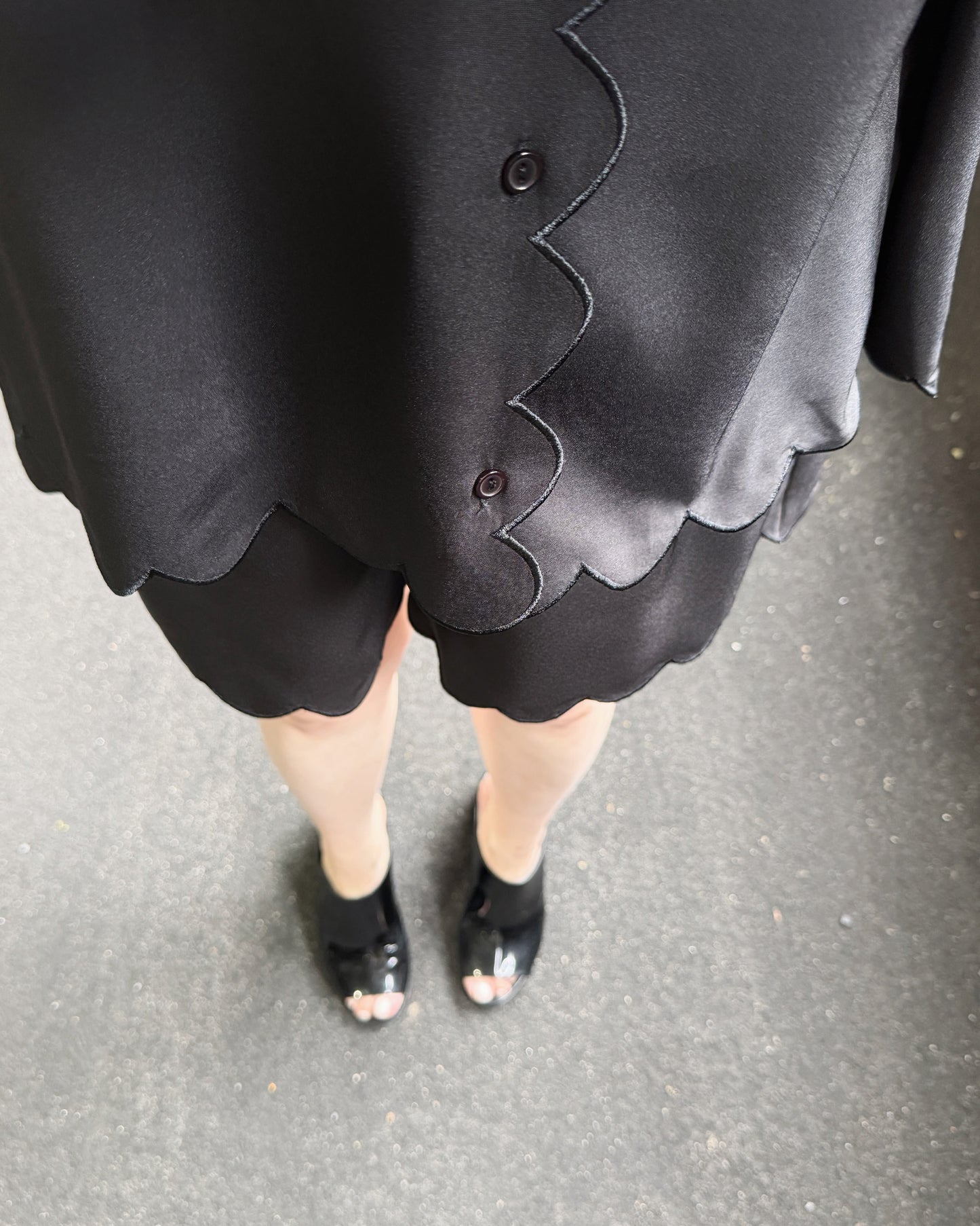 aalis TILLIE scallop edge short sleeves shirt (Black)