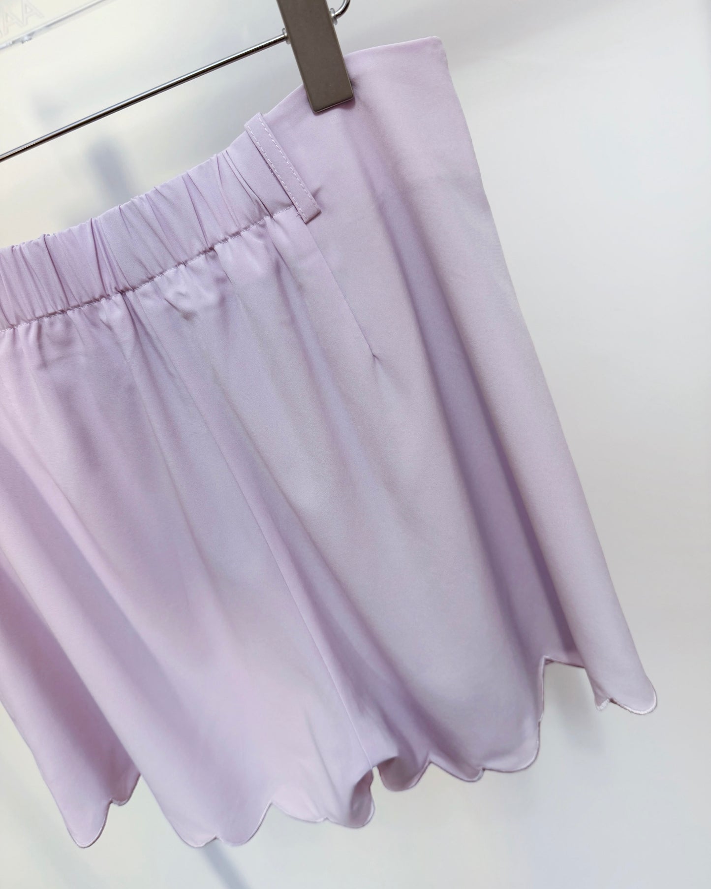 aalis TOLA scalloped edge shorts (Lilac)