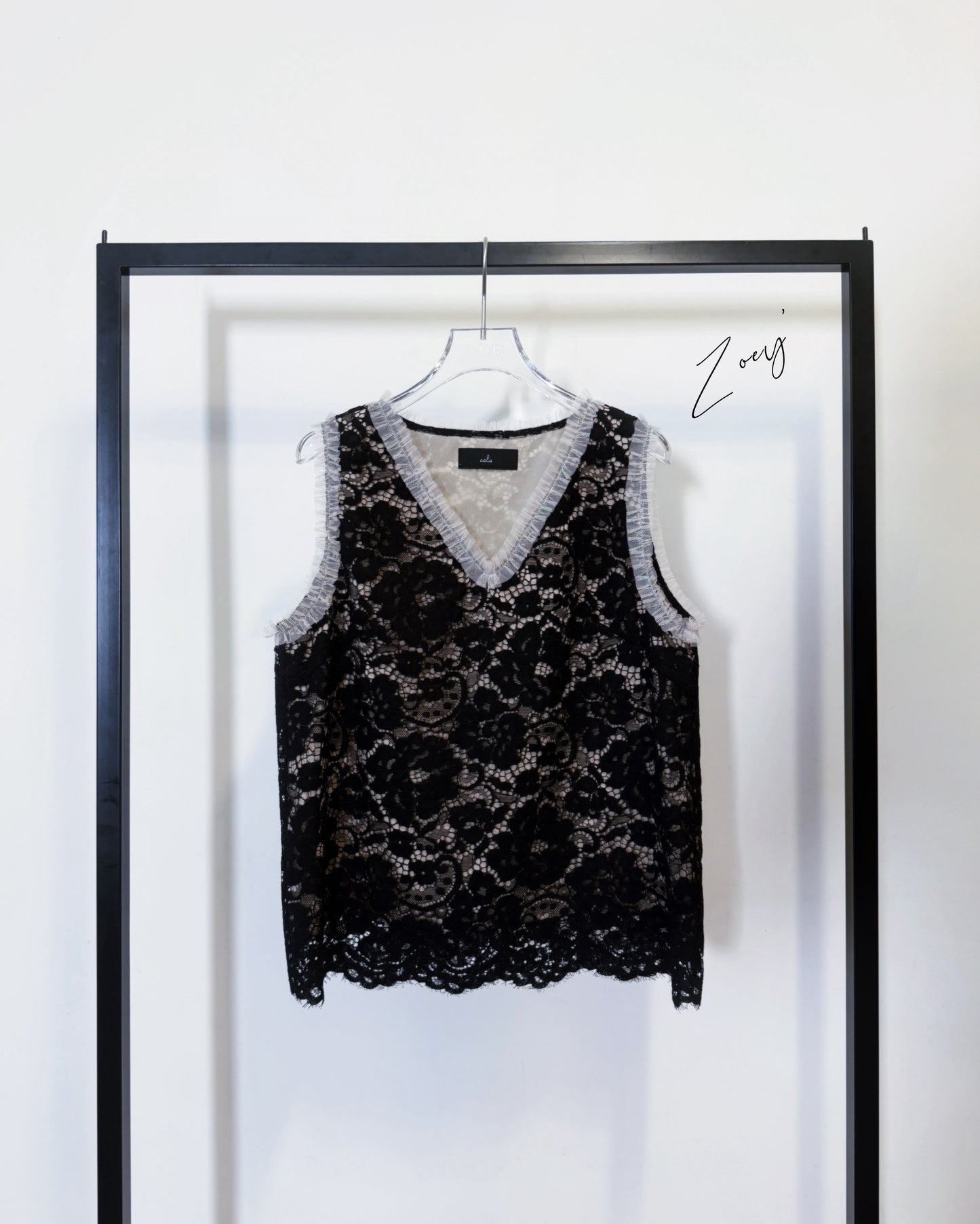 aalis ZOEY v neck lace with mesh trim tank (Black)