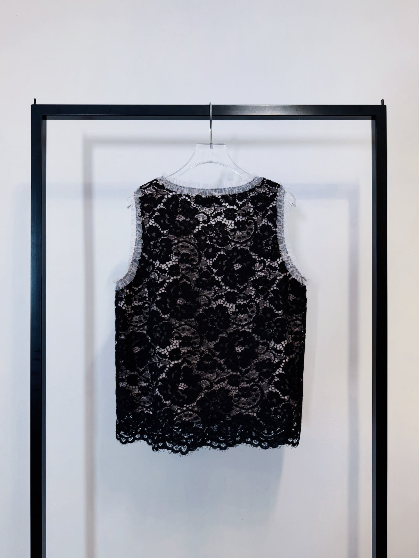 aalis ZOEY v neck lace with mesh trim tank (Black)