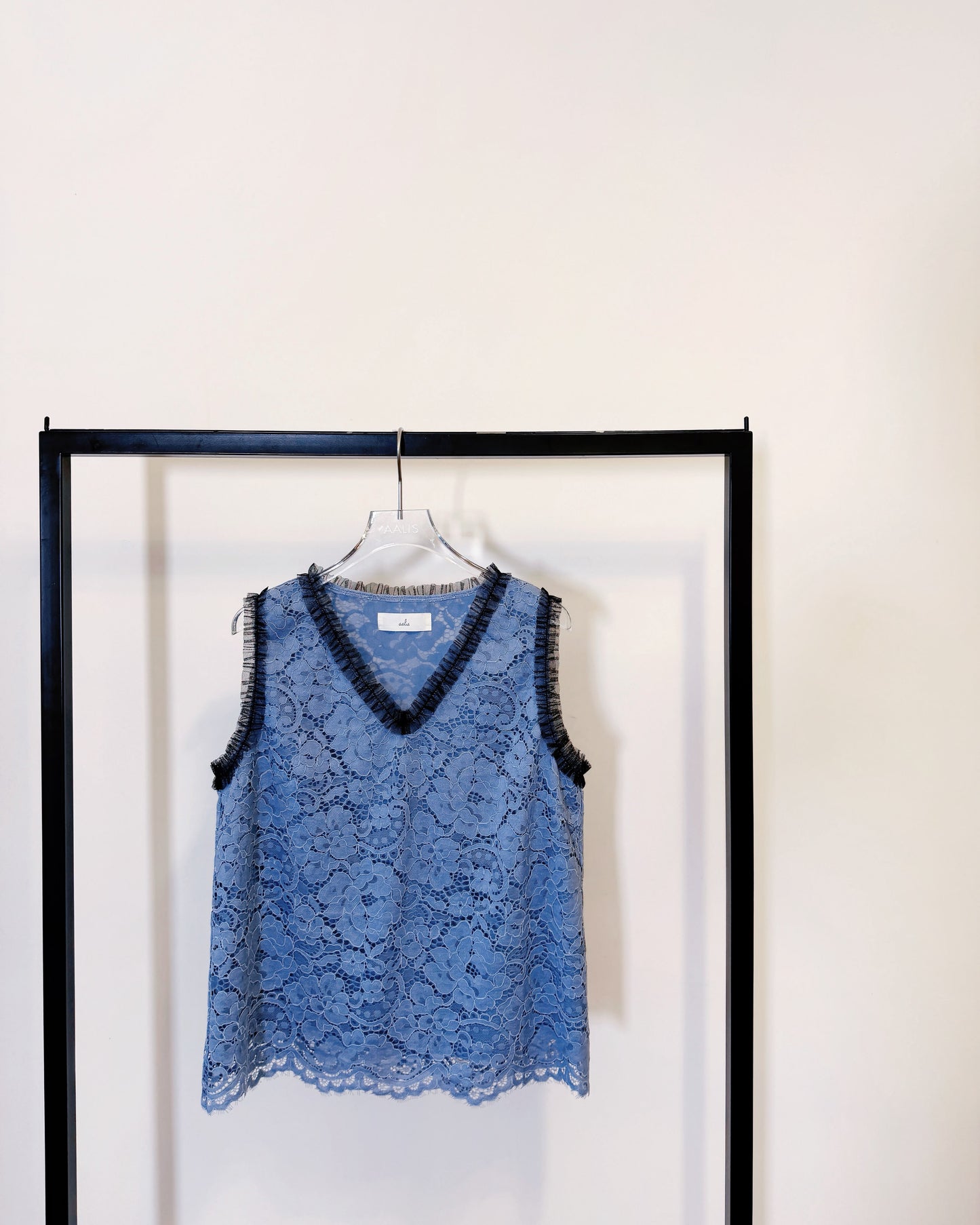 aalis ZOEY  v neck lace with mesh trim tank (Blue)