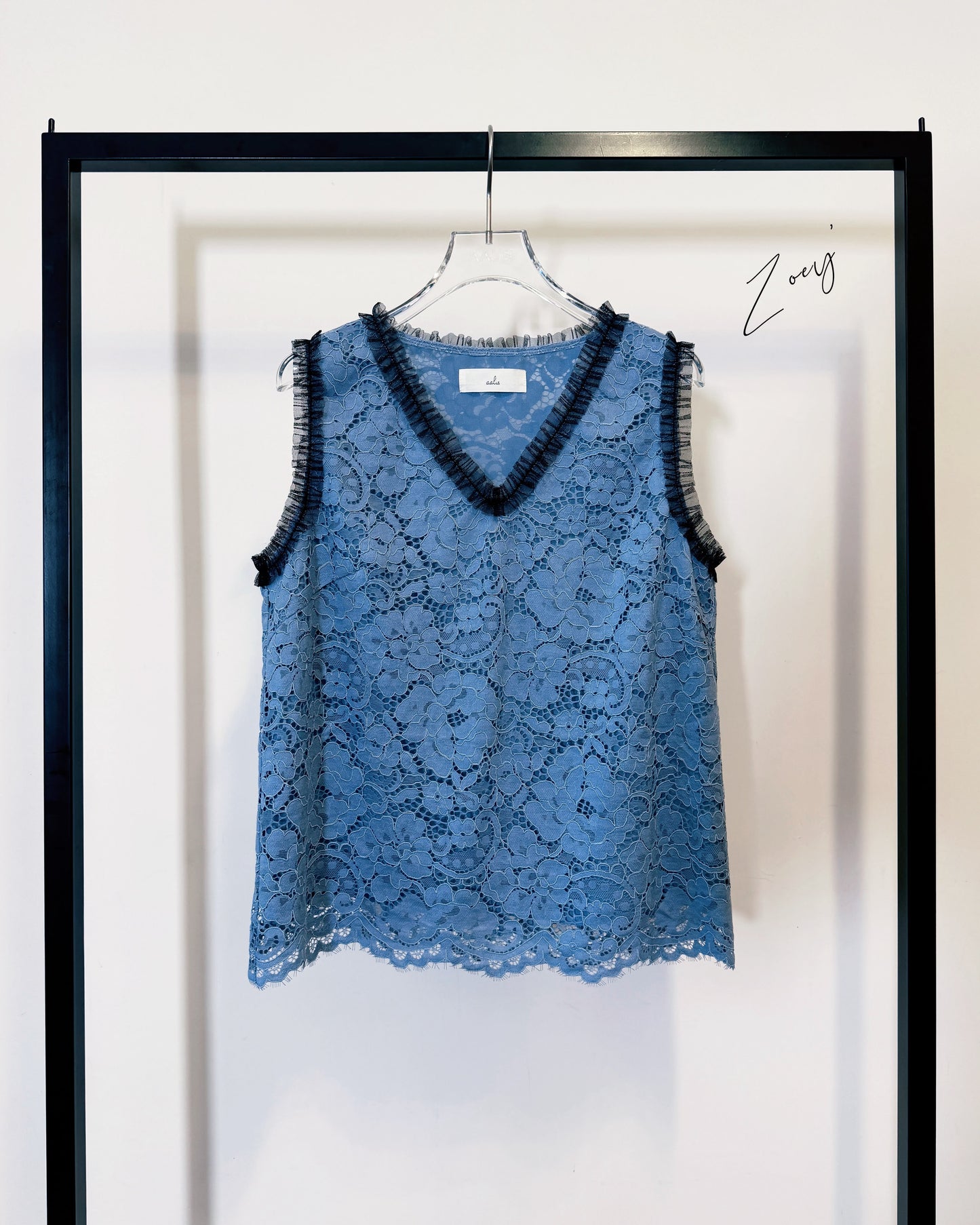 aalis ZOEY  v neck lace with mesh trim tank (Blue)