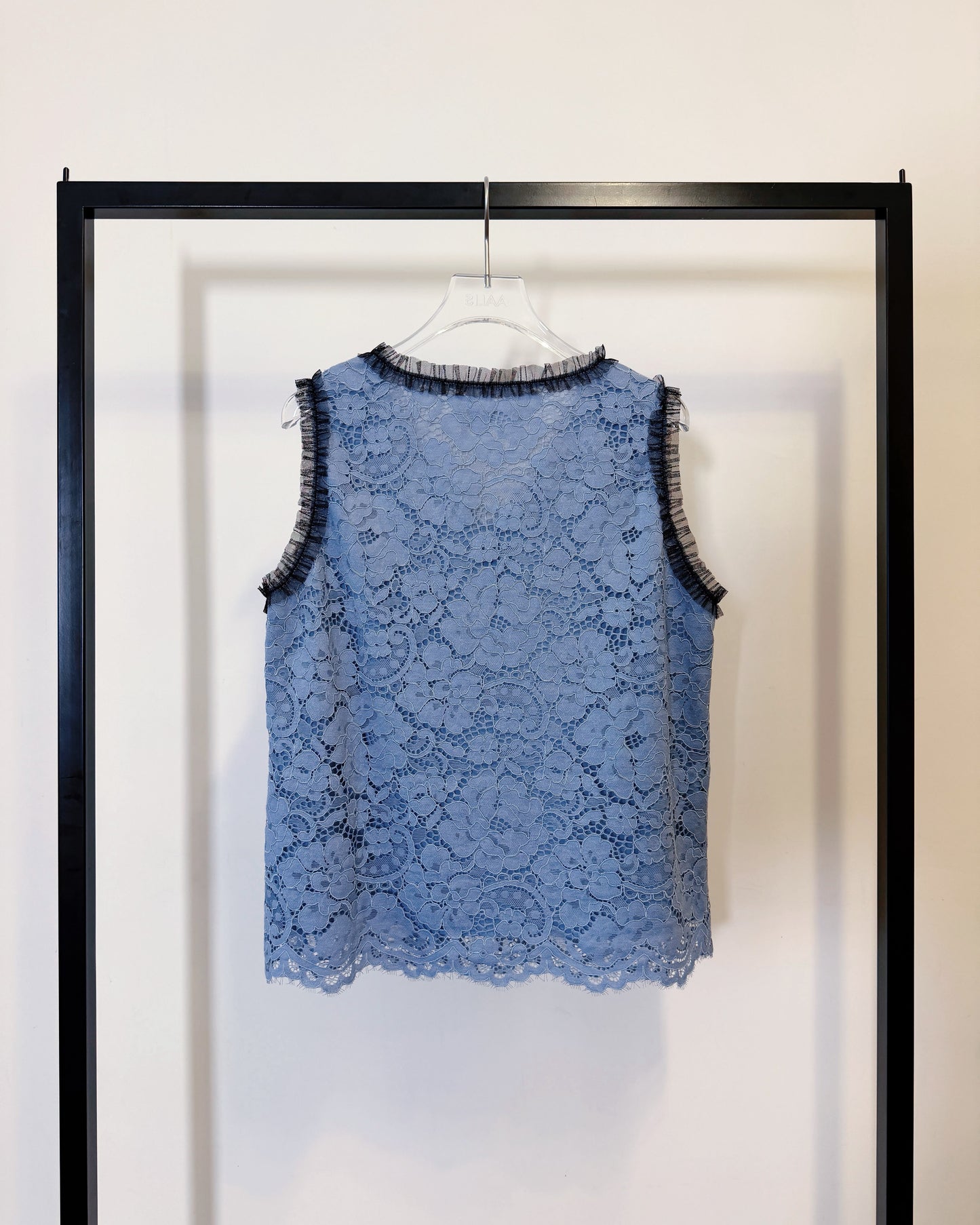 aalis ZOEY  v neck lace with mesh trim tank (Blue)