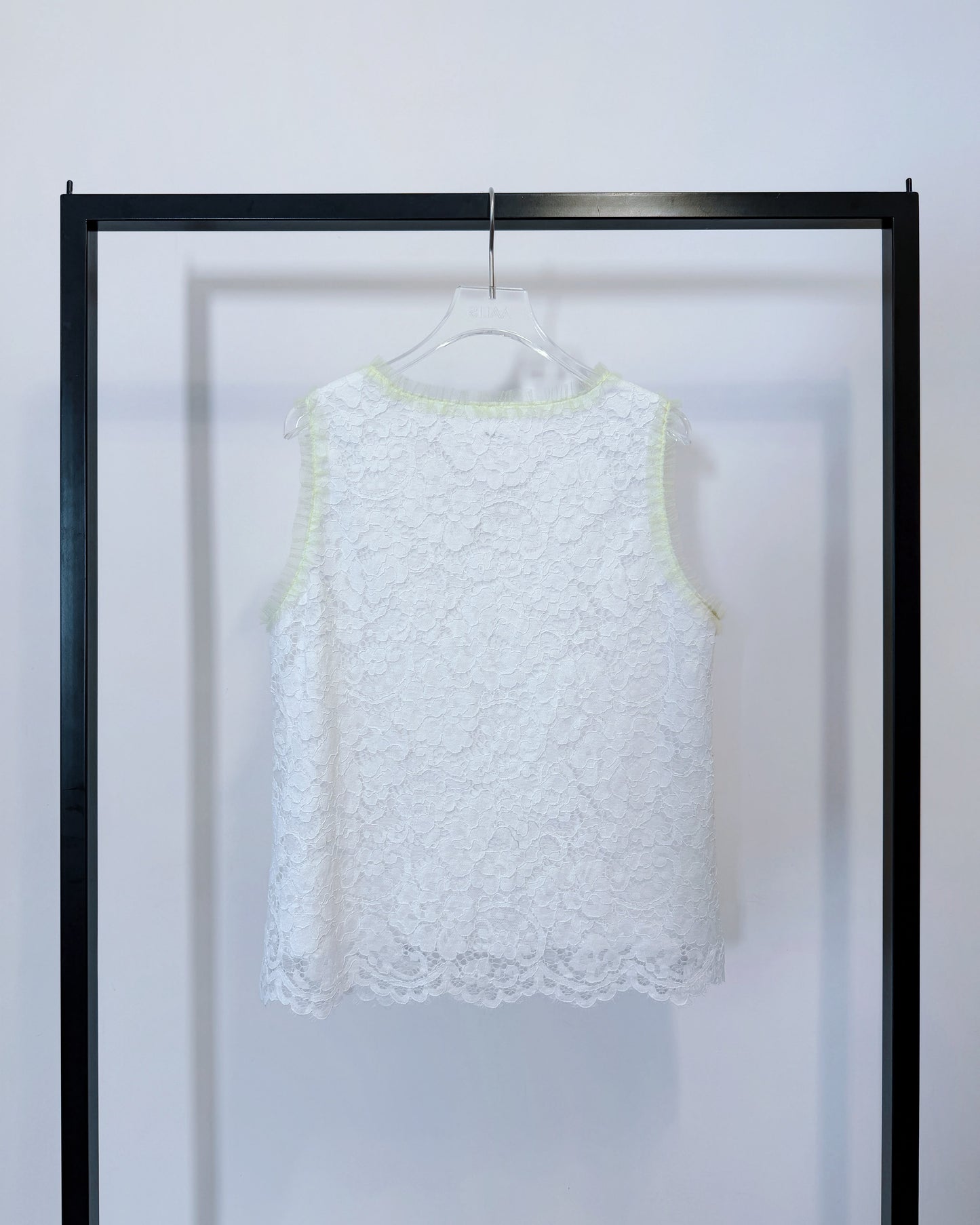 aalis ZOEY  v neck lace with mesh trim tank (White)