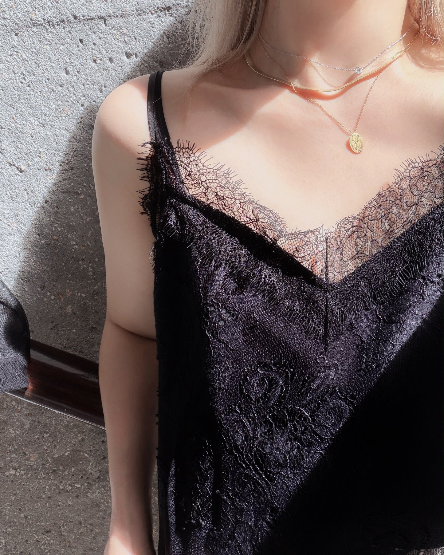 aalis LUNIA v neck lace camisole (Black)