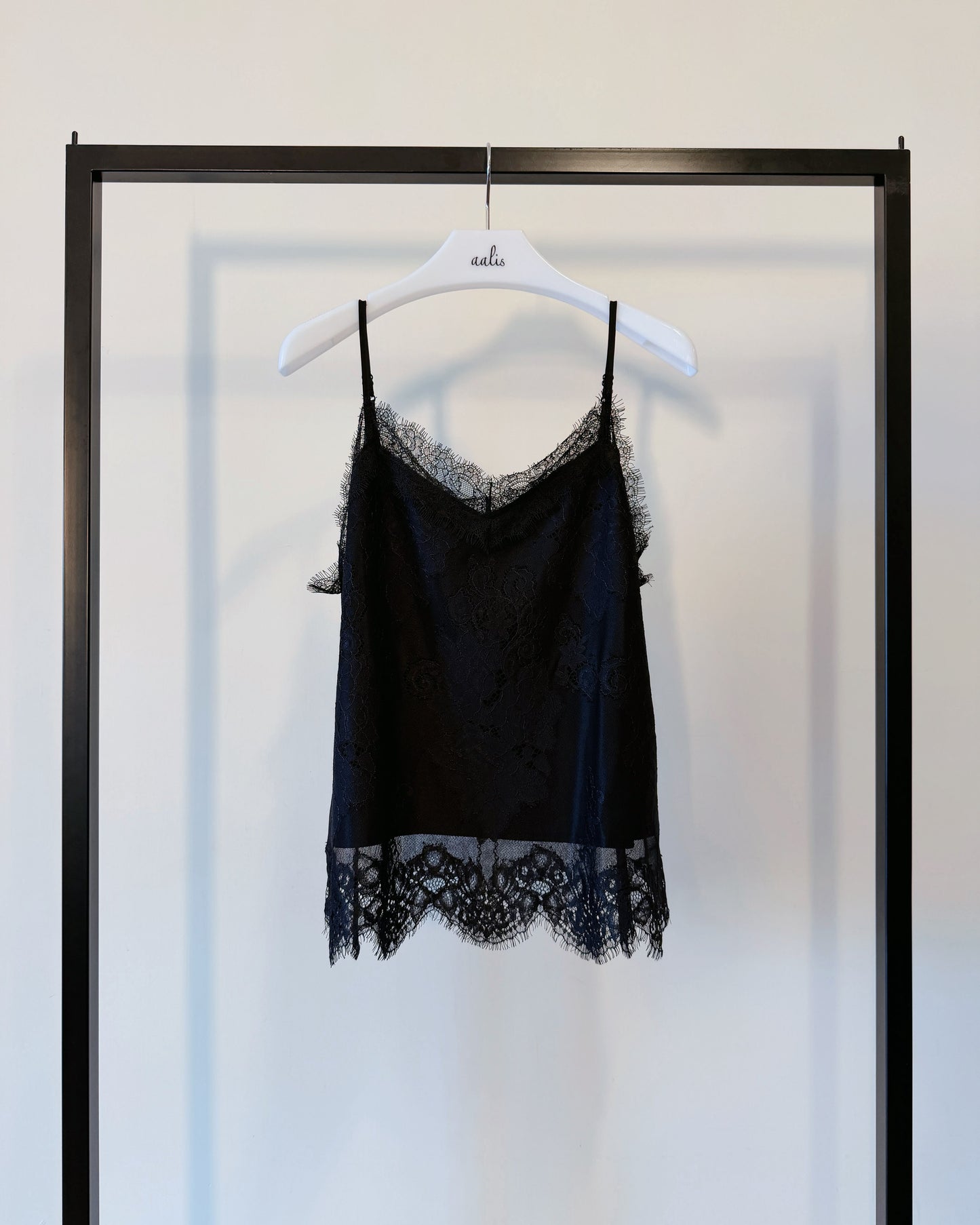 aalis LUNIA v neck lace camisole (Black)