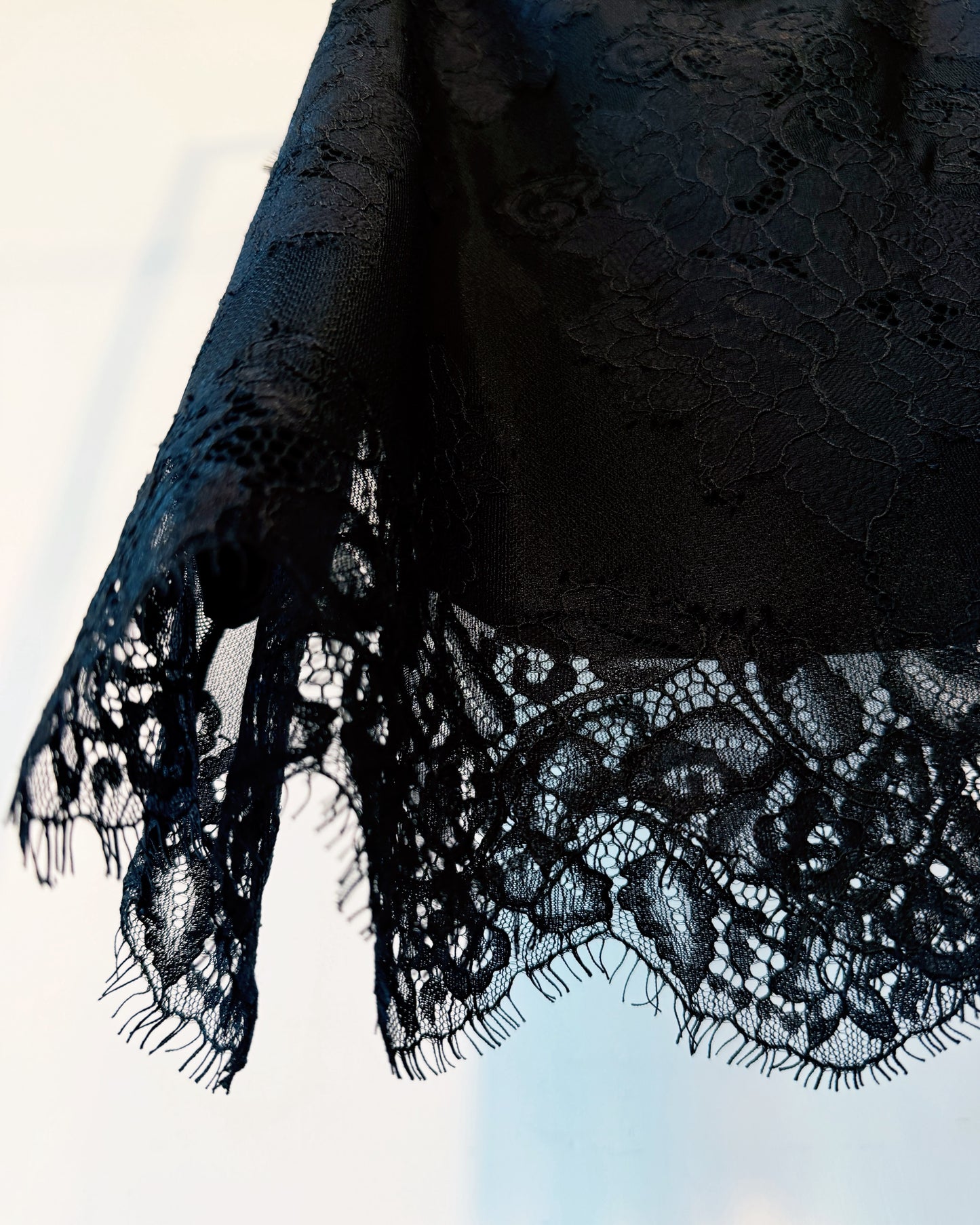aalis LUNIA v neck lace camisole (Black)