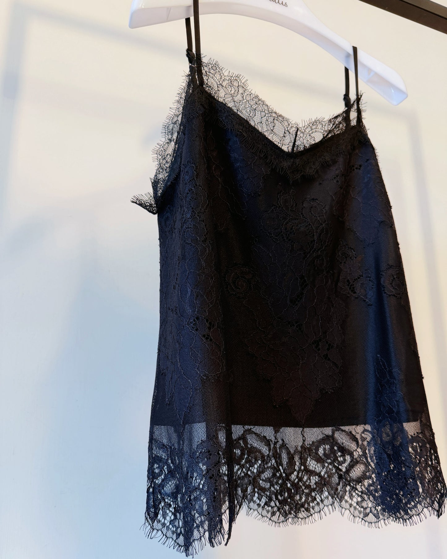 aalis LUNIA v neck lace camisole (Black)
