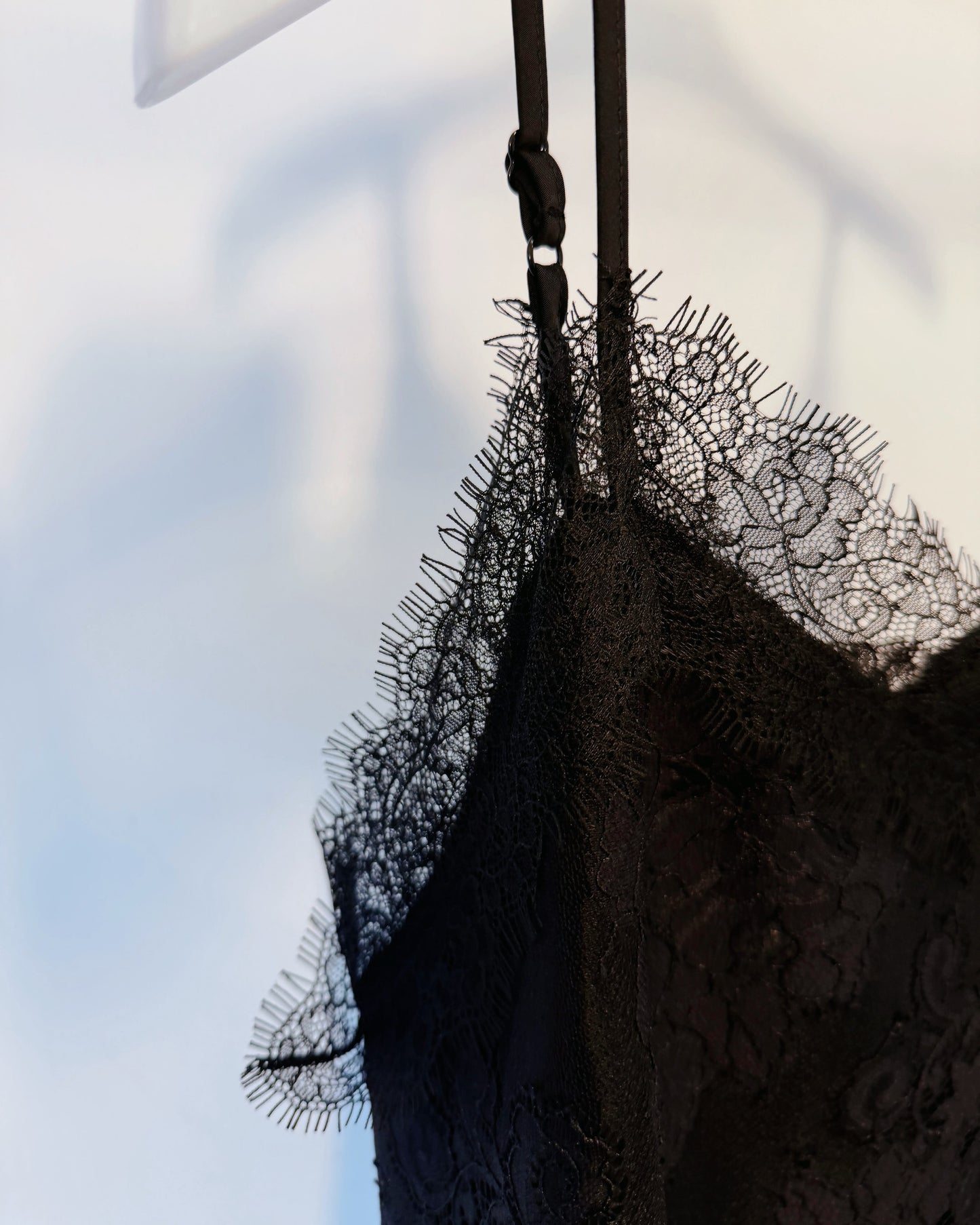 aalis LUNIA v neck lace camisole (Black)