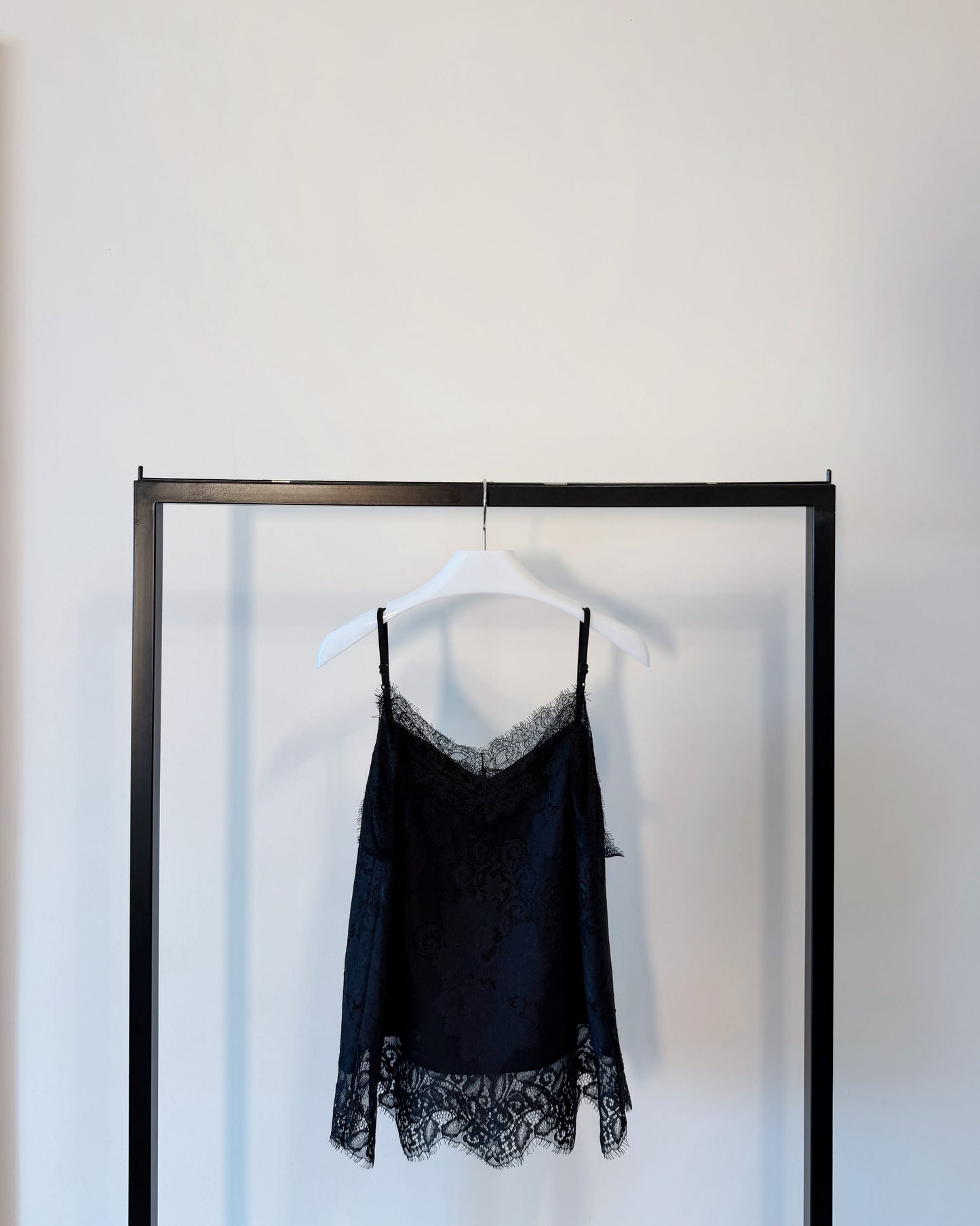 aalis LUNIA v neck lace camisole (Black)
