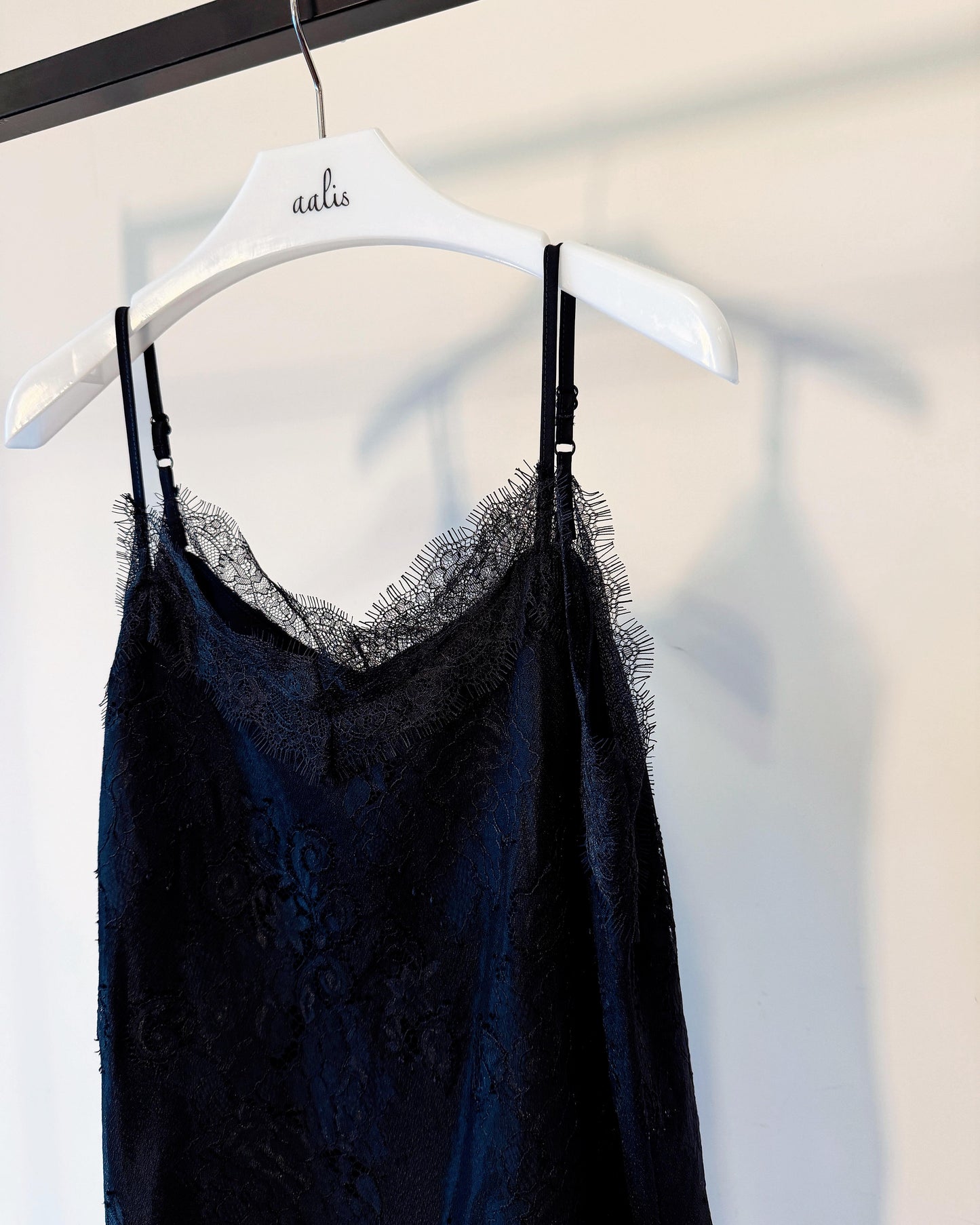 aalis LUNIA v neck lace camisole (Navy)