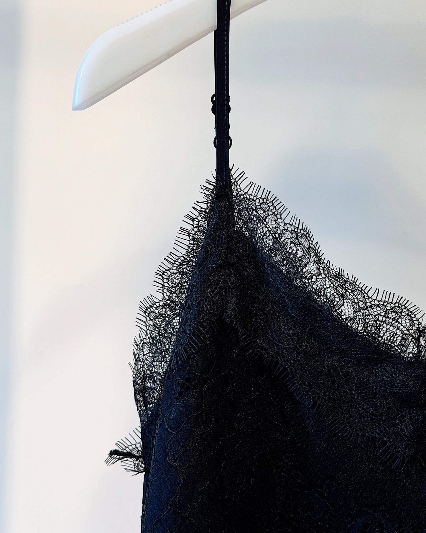 aalis LUNIA v neck lace camisole (Navy)