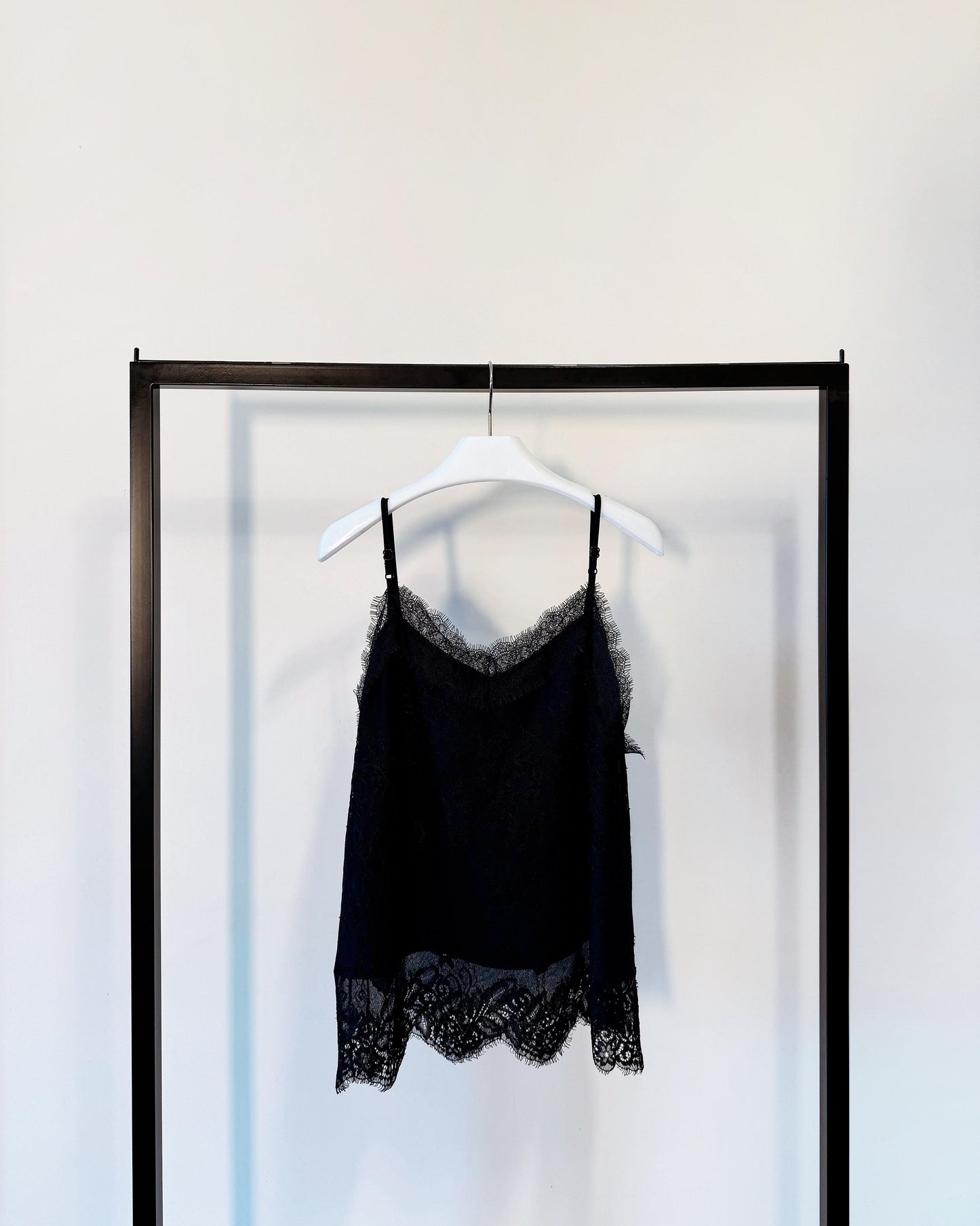 aalis LUNIA v neck lace camisole (Navy)