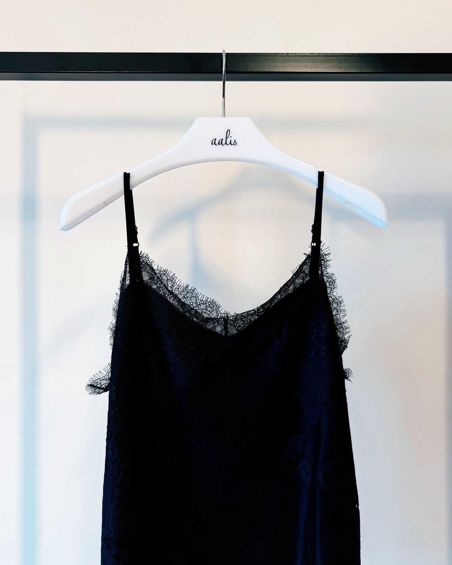 aalis LUNIA v neck lace camisole (Navy)