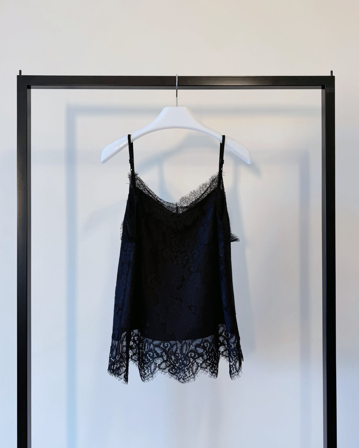 aalis LUNIA v neck lace camisole (Navy)