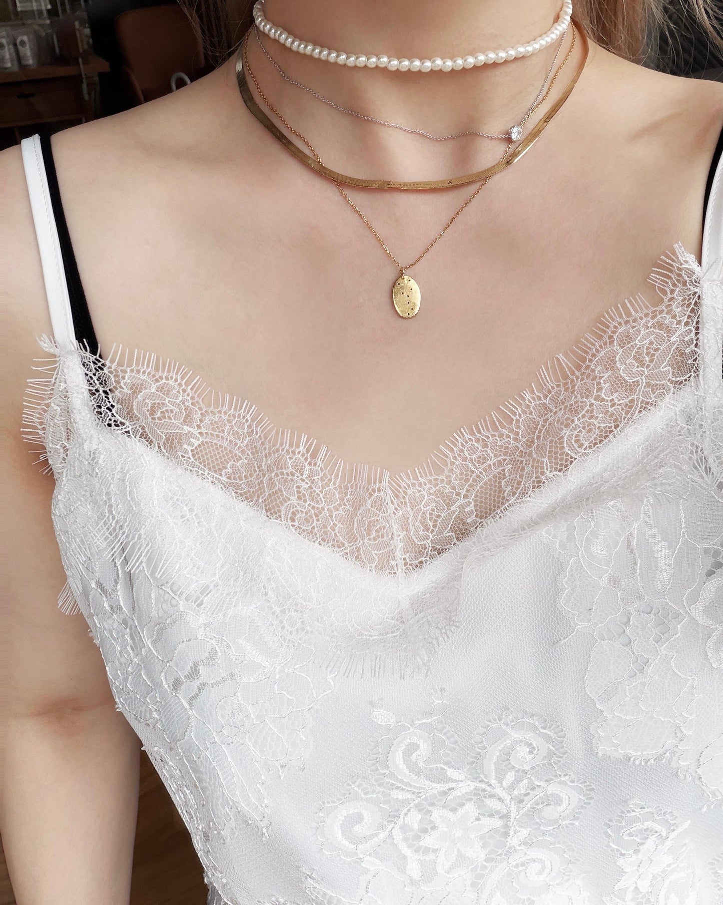 aalis LUNIA v neck lace camisole (White)