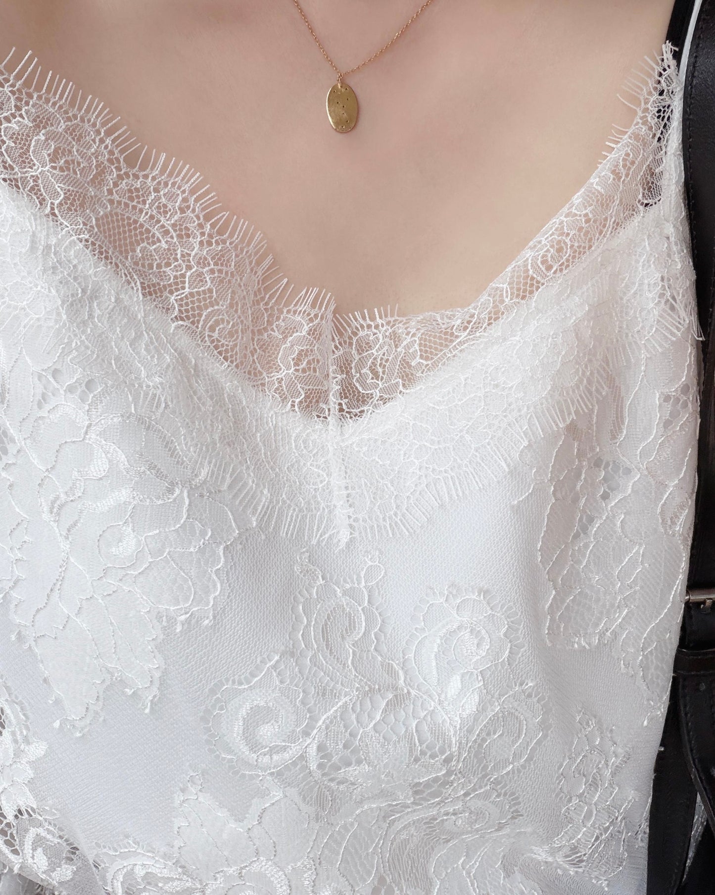 aalis LUNIA v neck lace camisole (White)