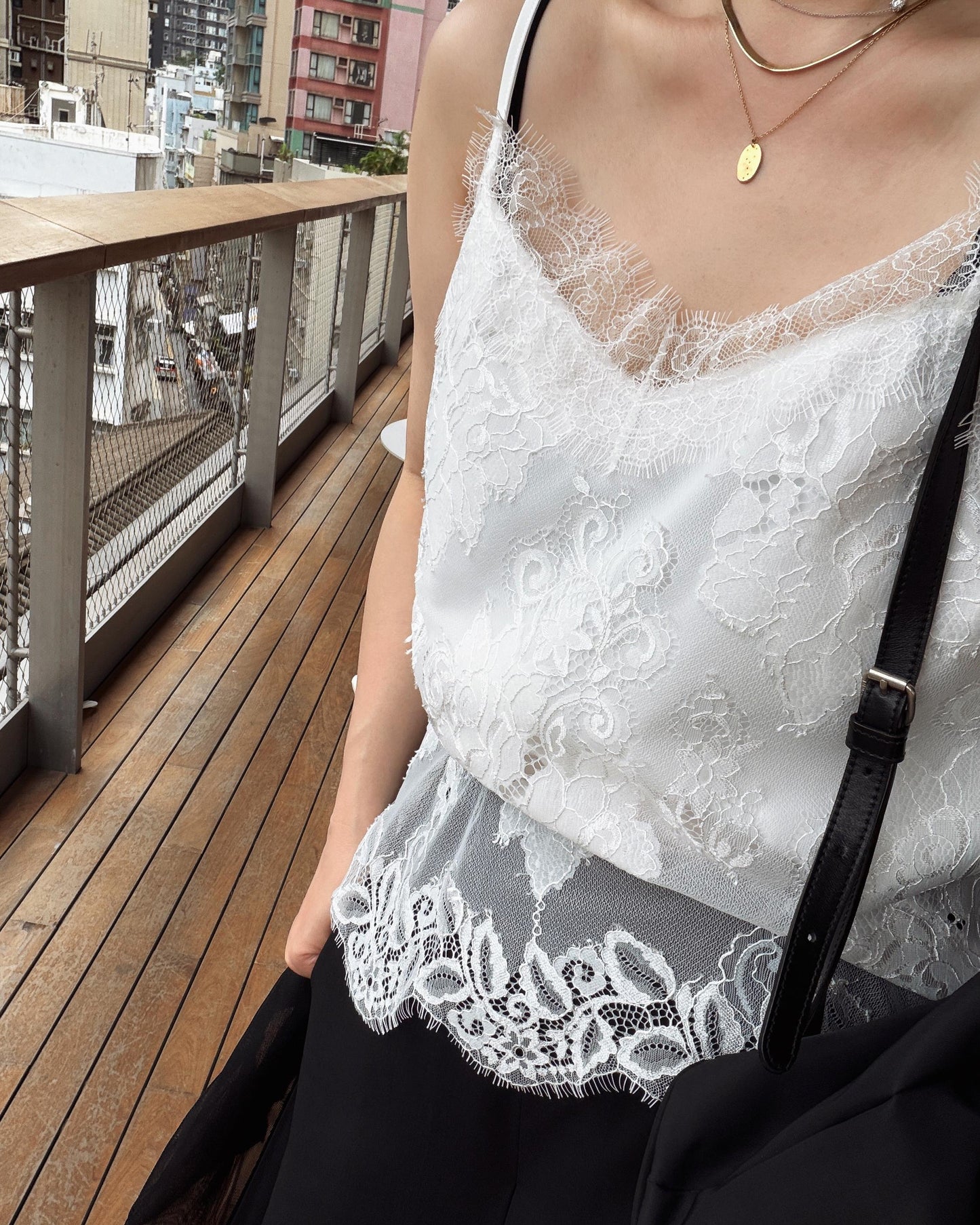 (Pre-order) aalis LUNIA v neck lace camisole (White)