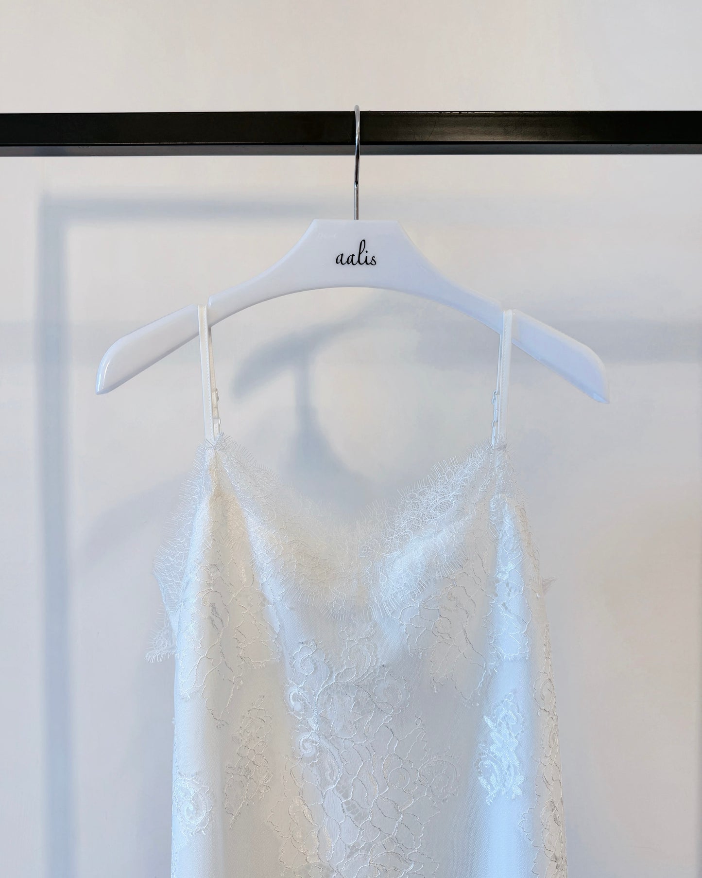 aalis LUNIA v neck lace camisole (White)