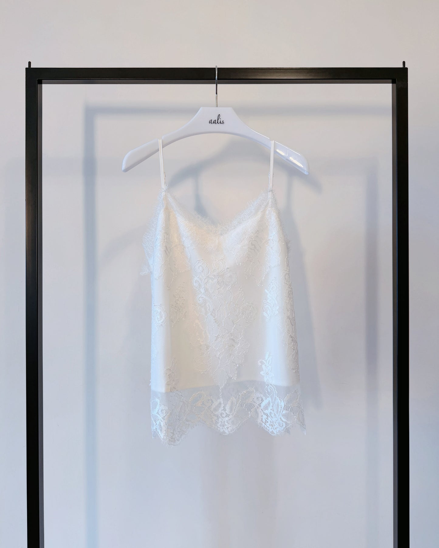 aalis LUNIA v neck lace camisole (White)