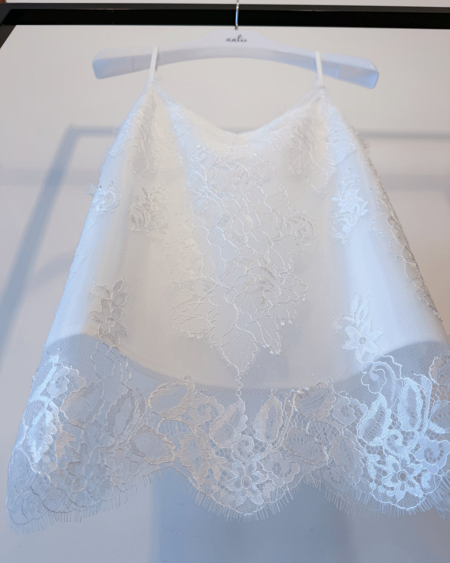 aalis LUNIA v neck lace camisole (White)