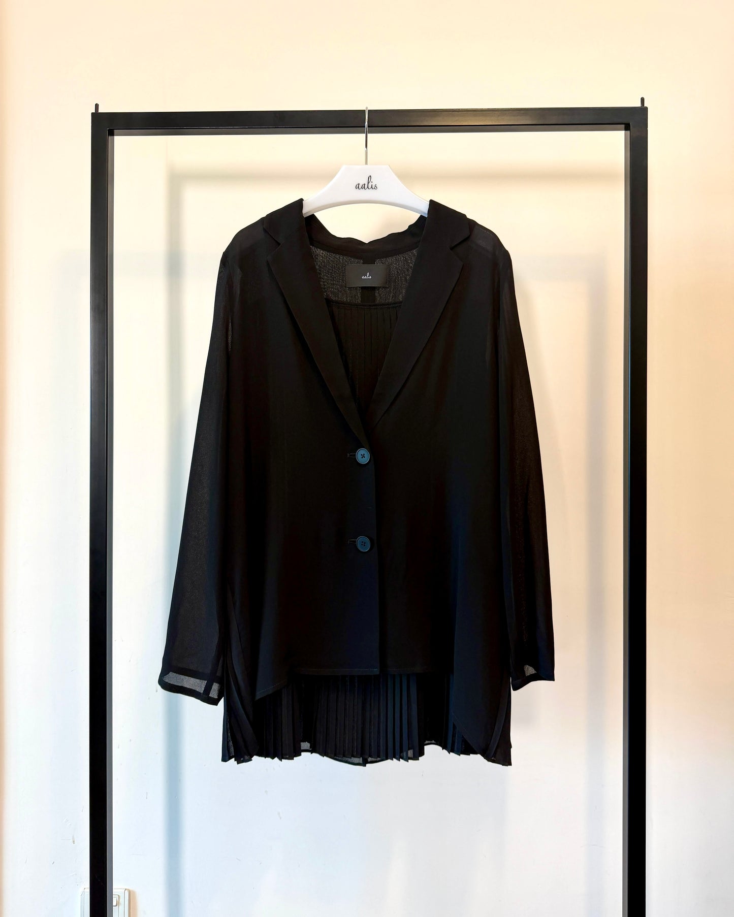 aalis MANJI pleated back chiffon blazer (Black)