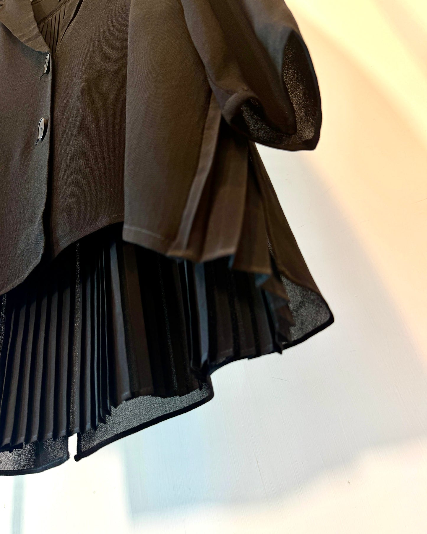 aalis MANJI pleated back chiffon blazer (Black)