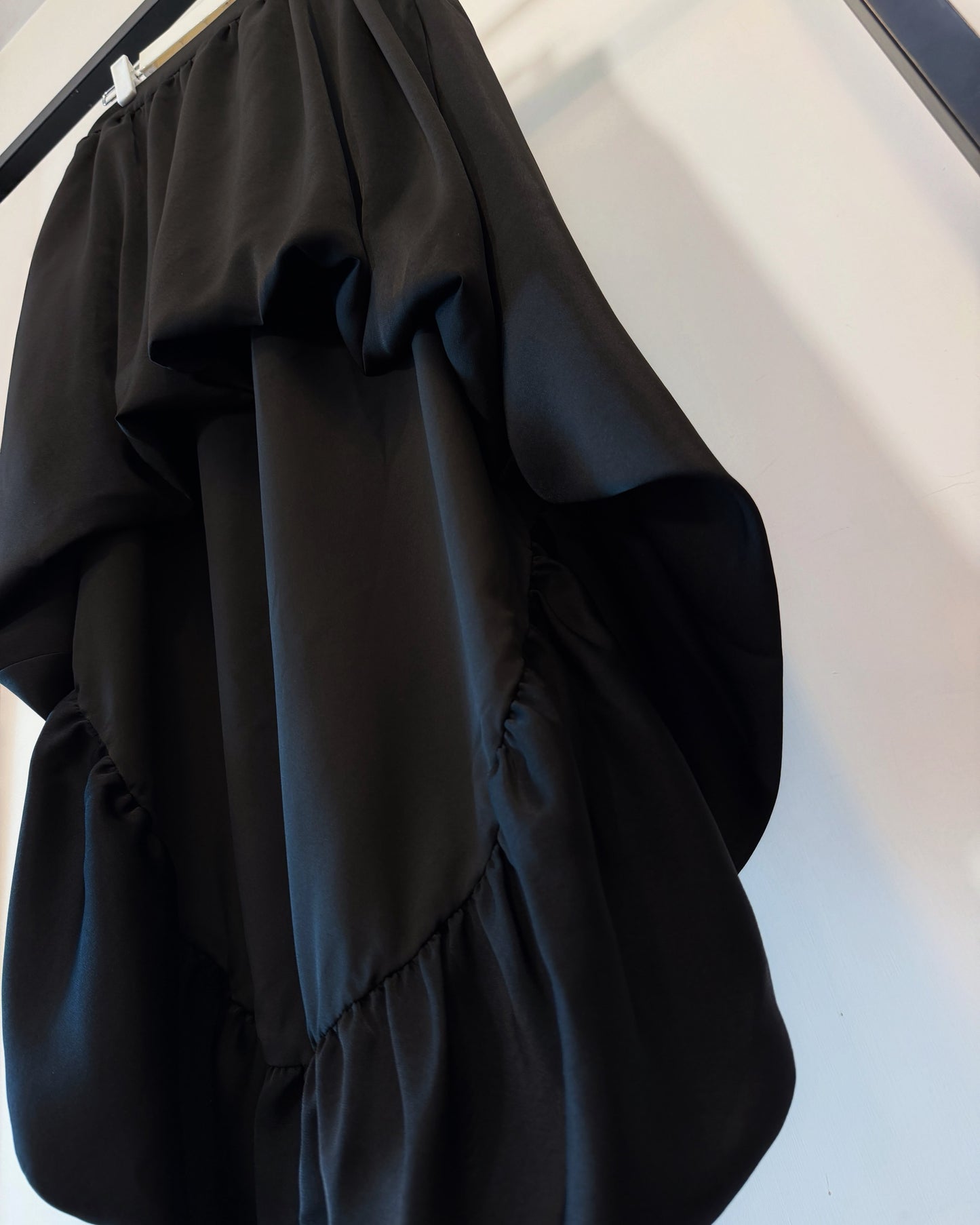 aalis JULA bubble hem hi-low skirt (Black)