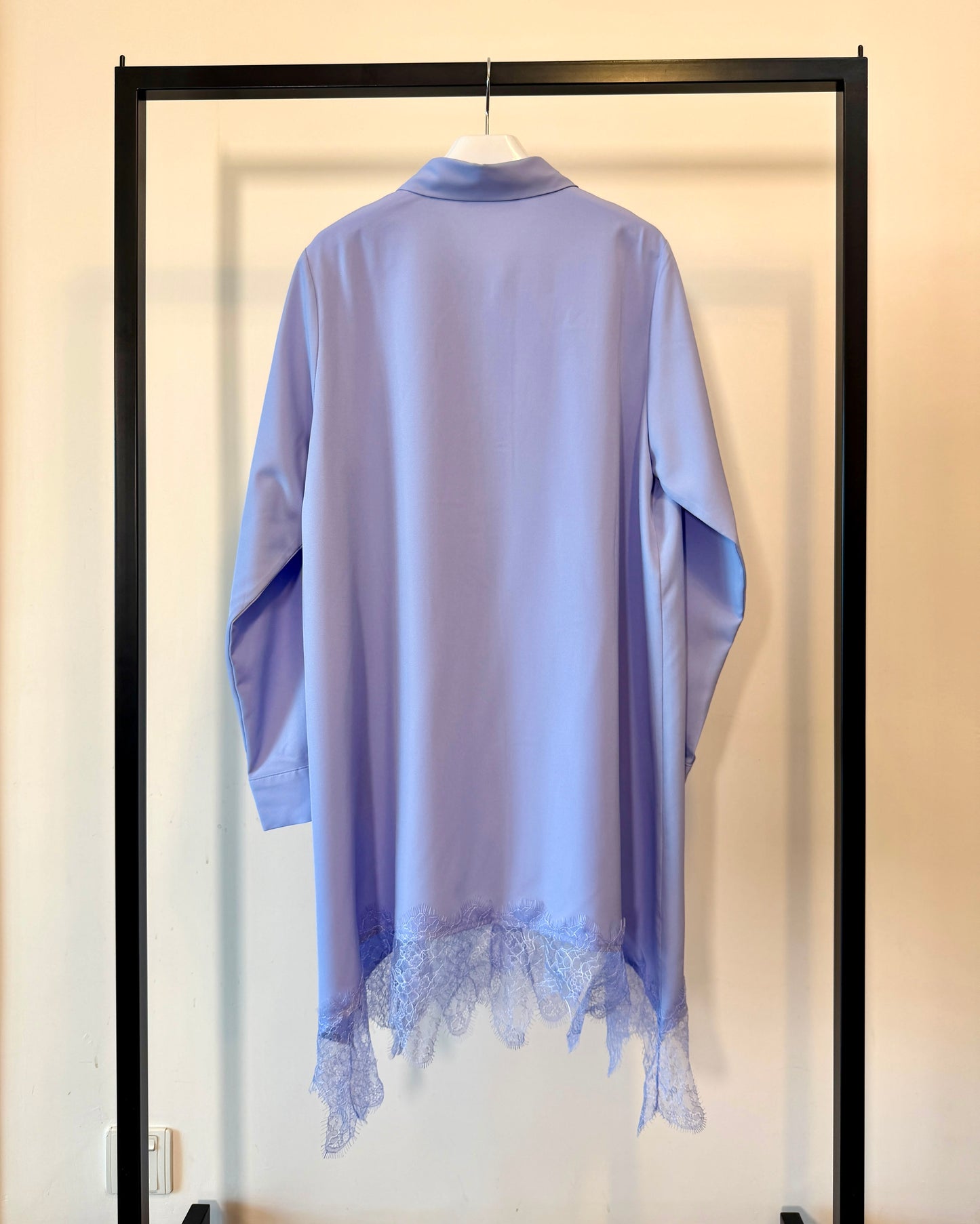 aalis SABI lace trim hem shirt (Blue)