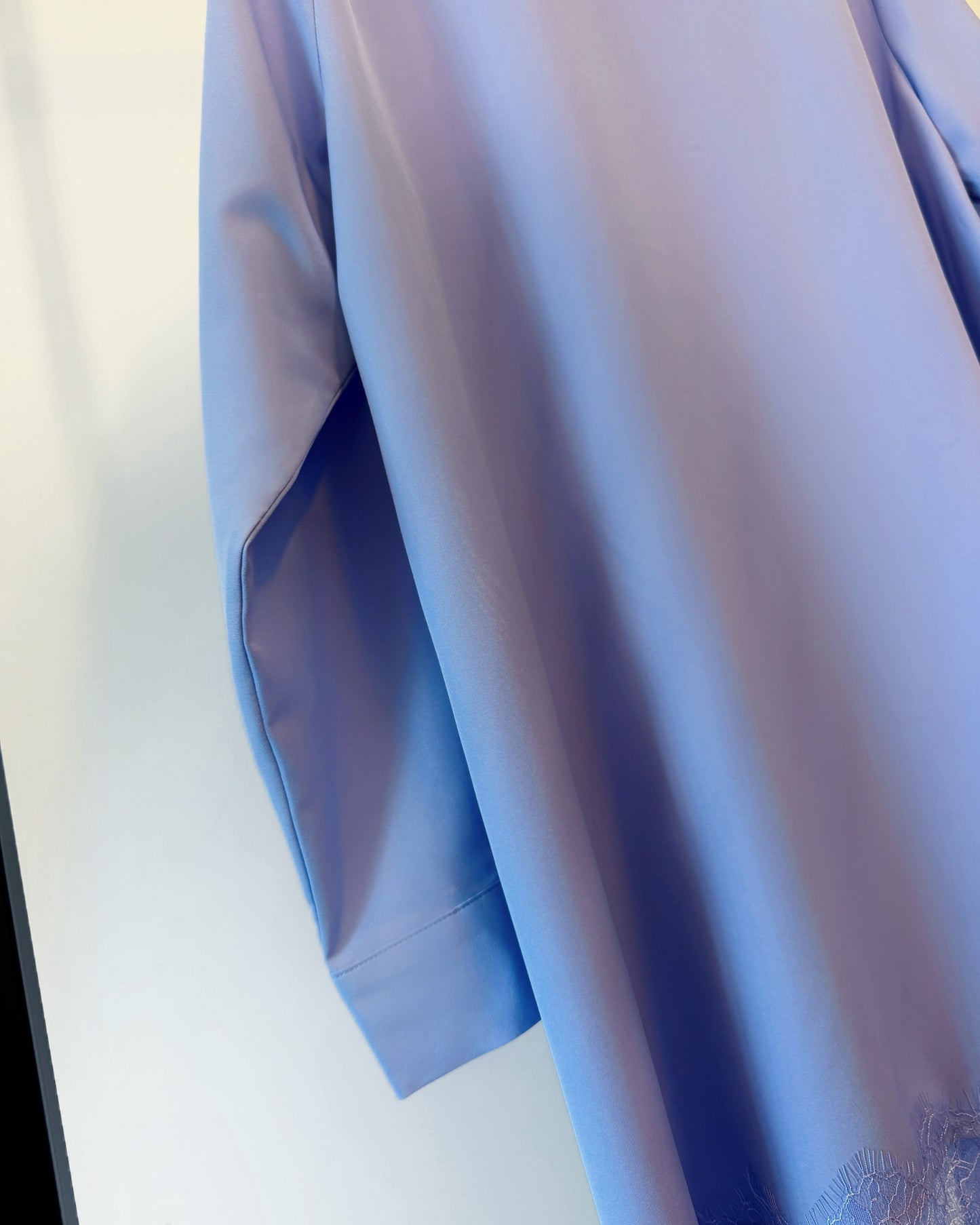 aalis SABI lace trim hem shirt (Blue)