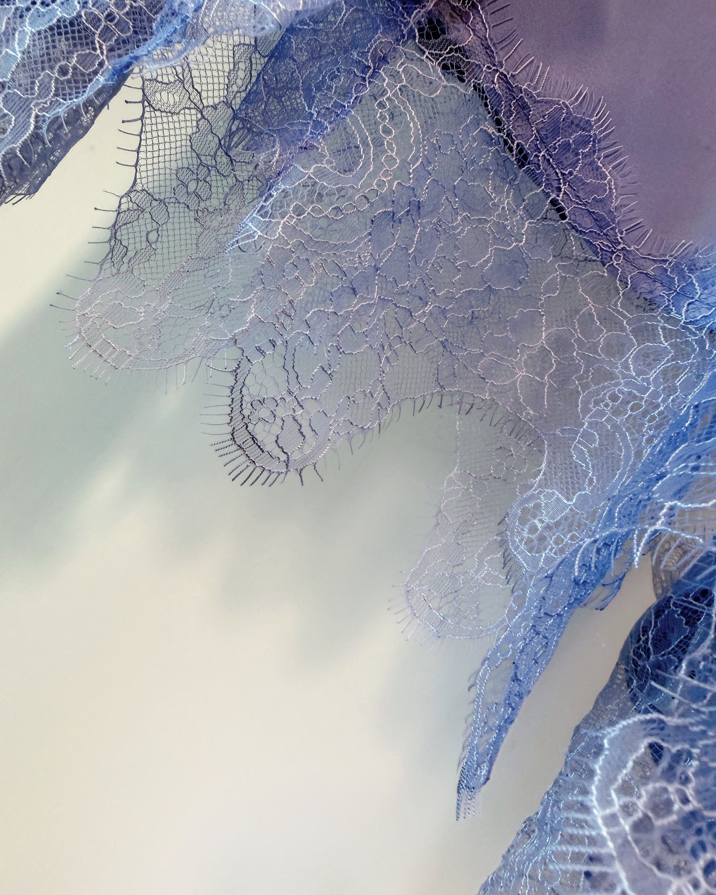aalis SABI lace trim hem shirt (Blue)