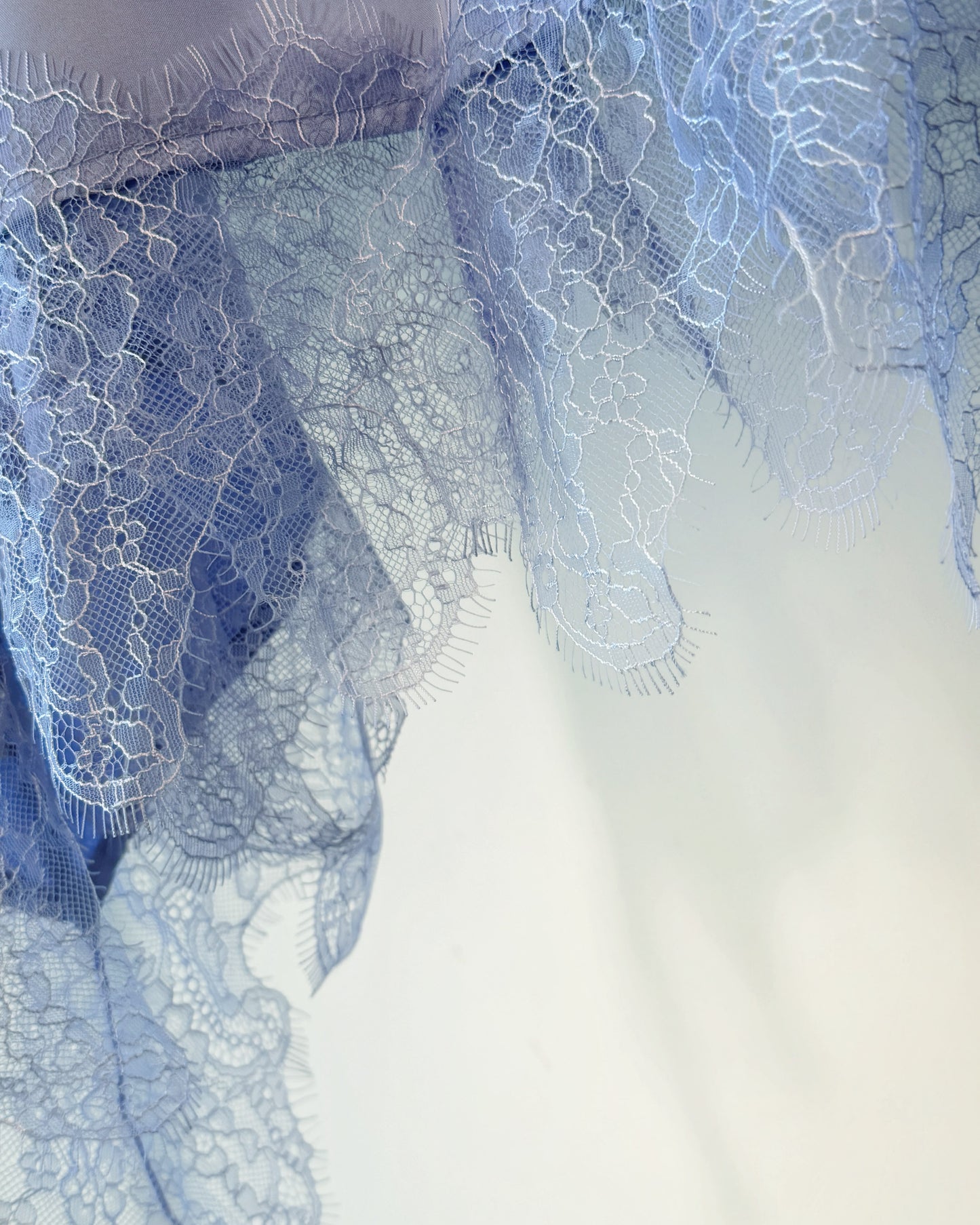aalis SABI lace trim hem shirt (Blue)