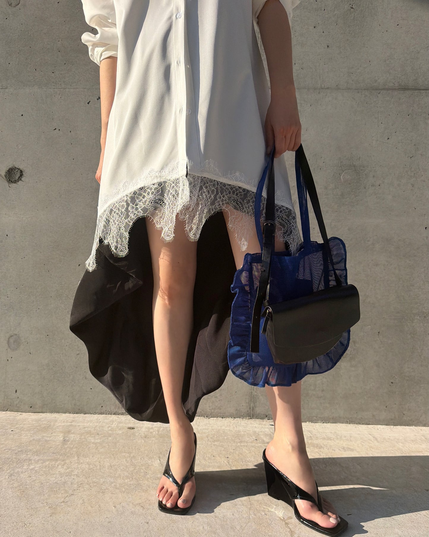 aalis SABI lace trim hem shirt (White)