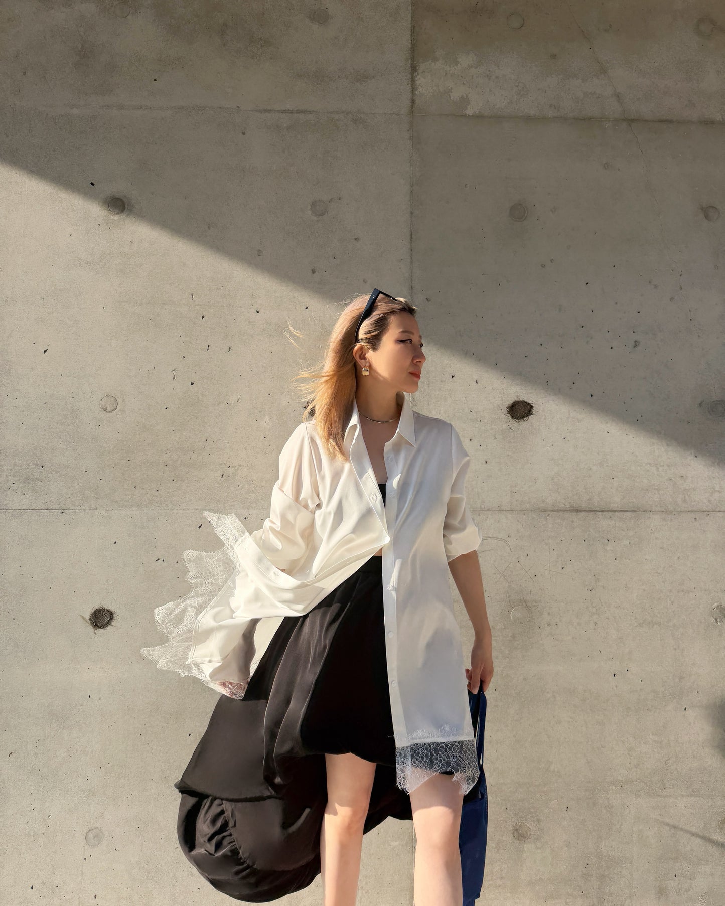 aalis SABI lace trim hem shirt (White)