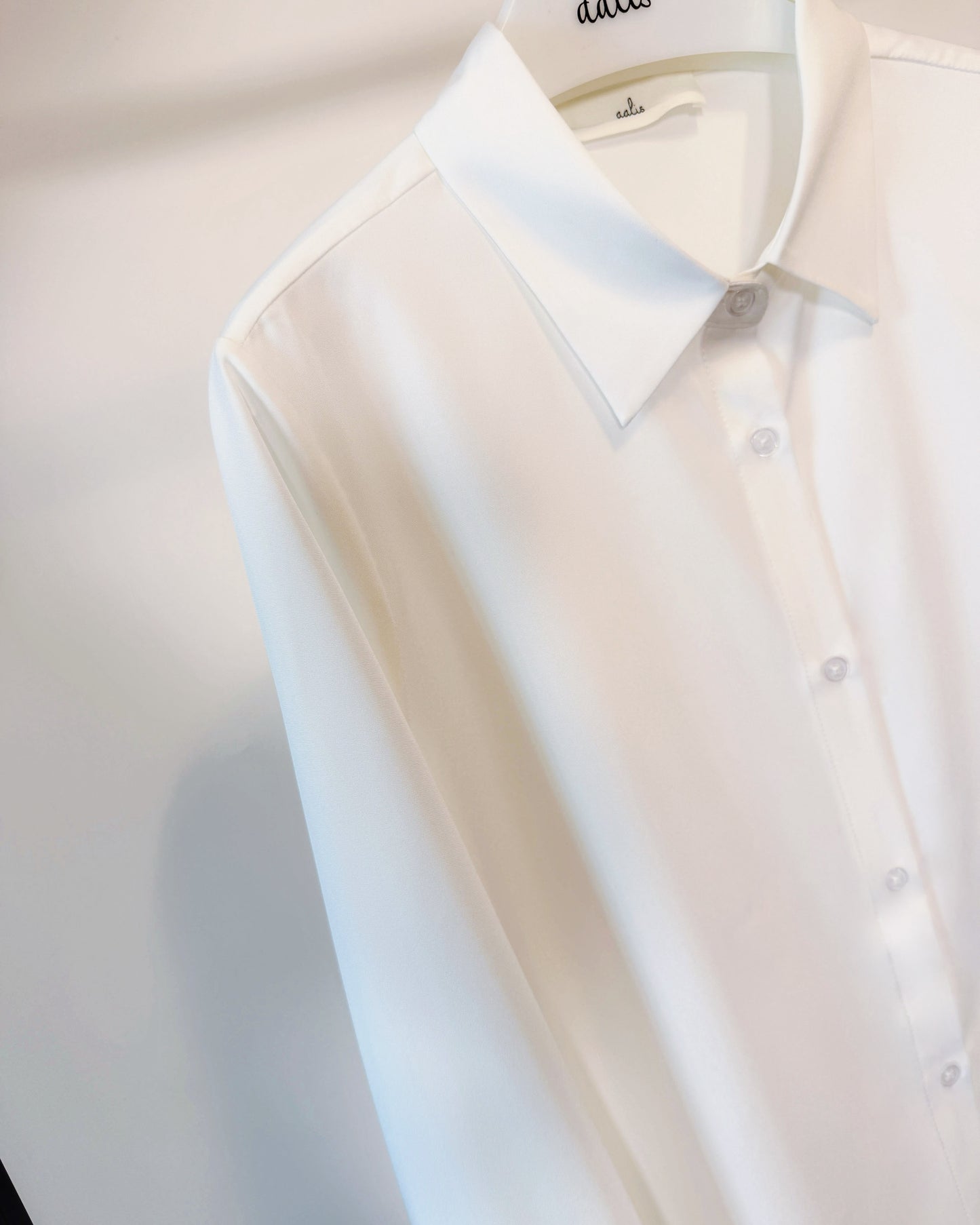 aalis SABI lace trim hem shirt (White)