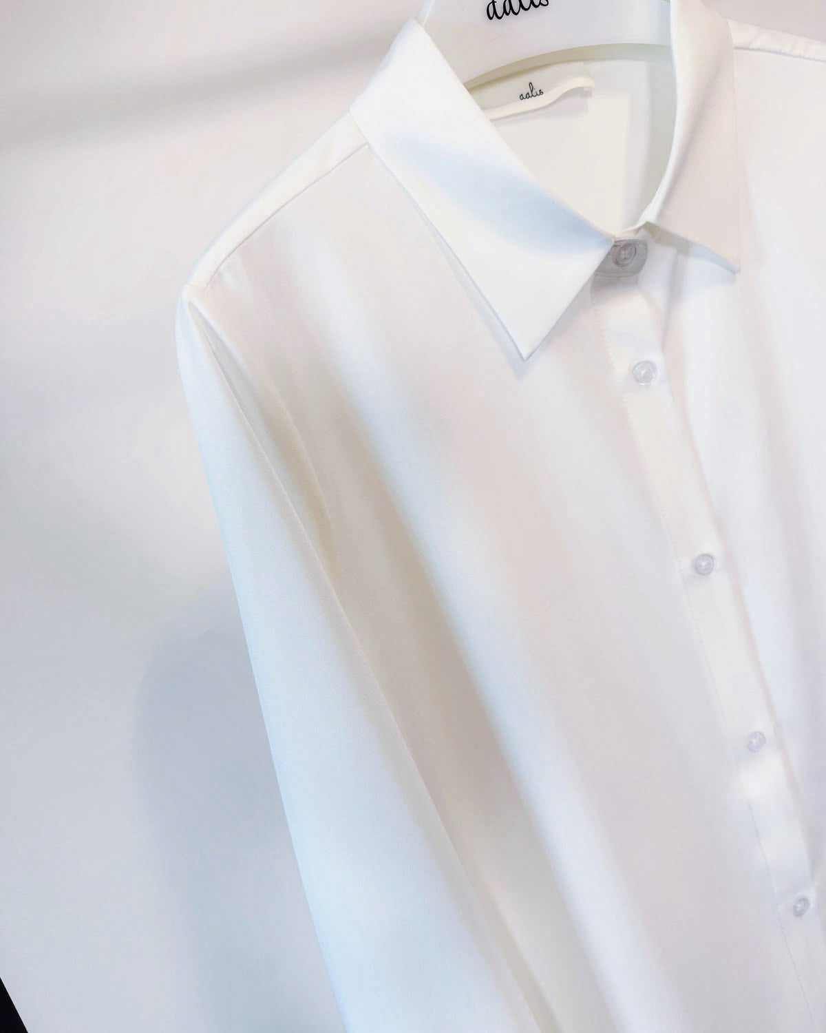 aalis SABI lace trim hem shirt (White)