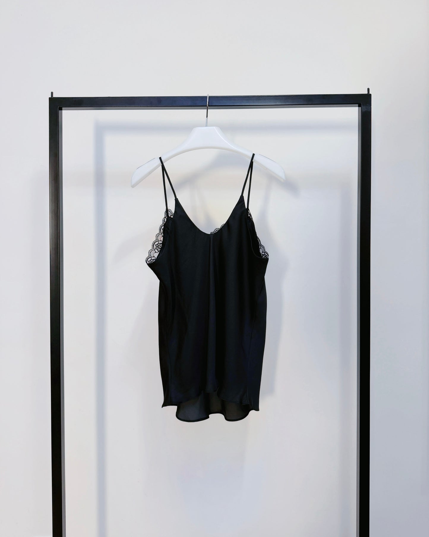 aalis VAFA v neck lace camisole (Black)