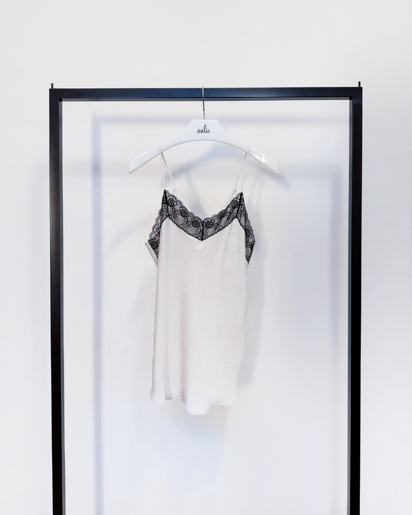 aalis VAFA v neck lace camisole (Ecru)