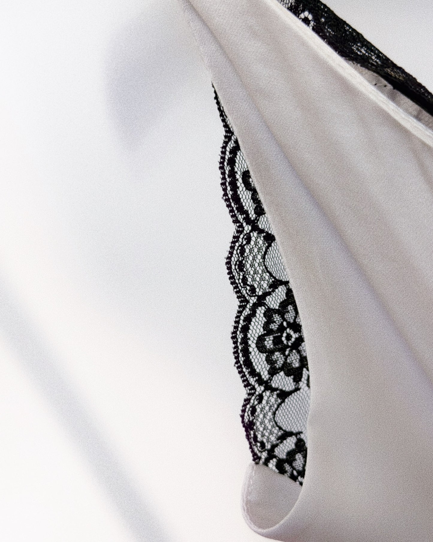 aalis VAFA v neck lace camisole (Ecru)