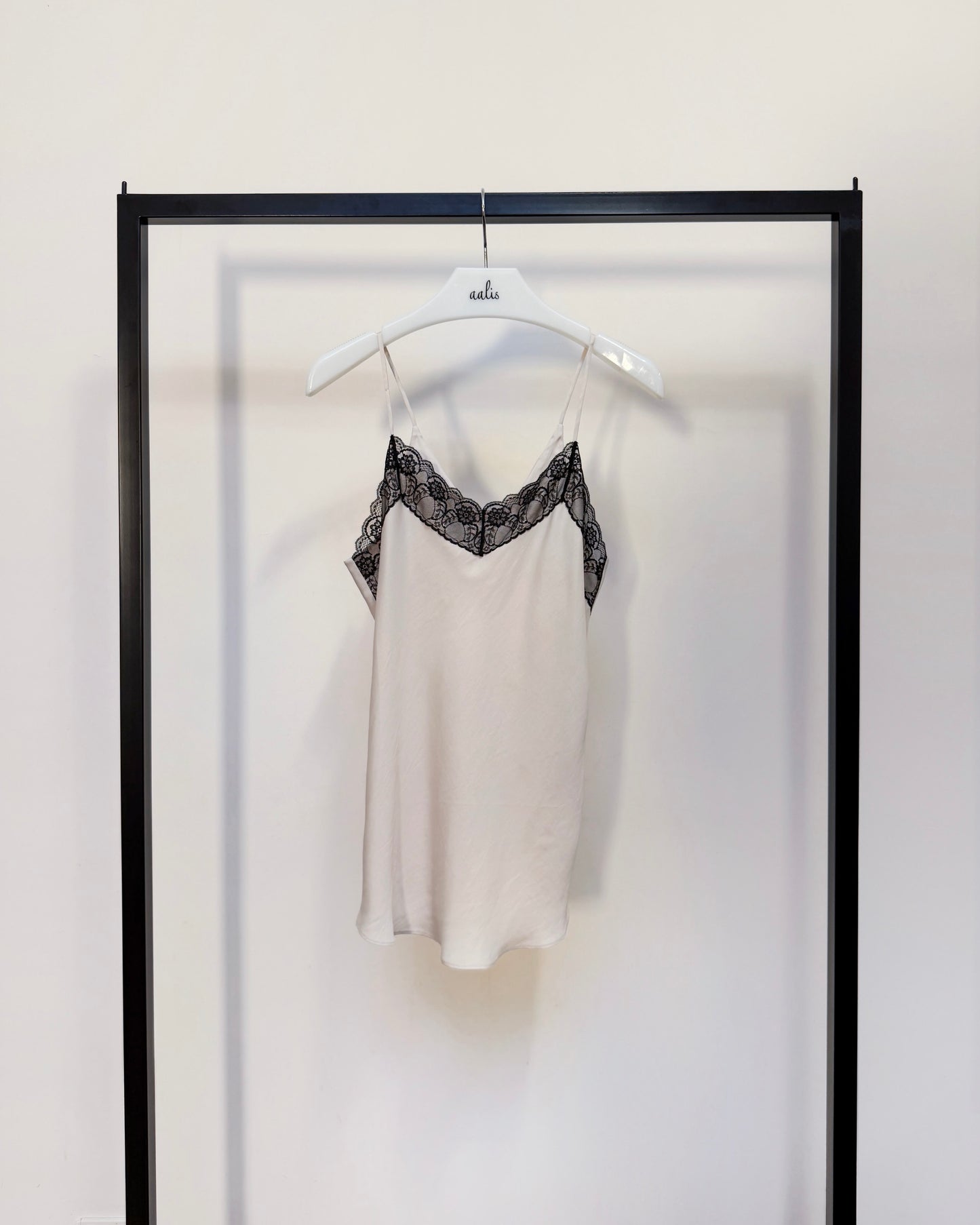 aalis VAFA v neck lace camisole (Ecru)