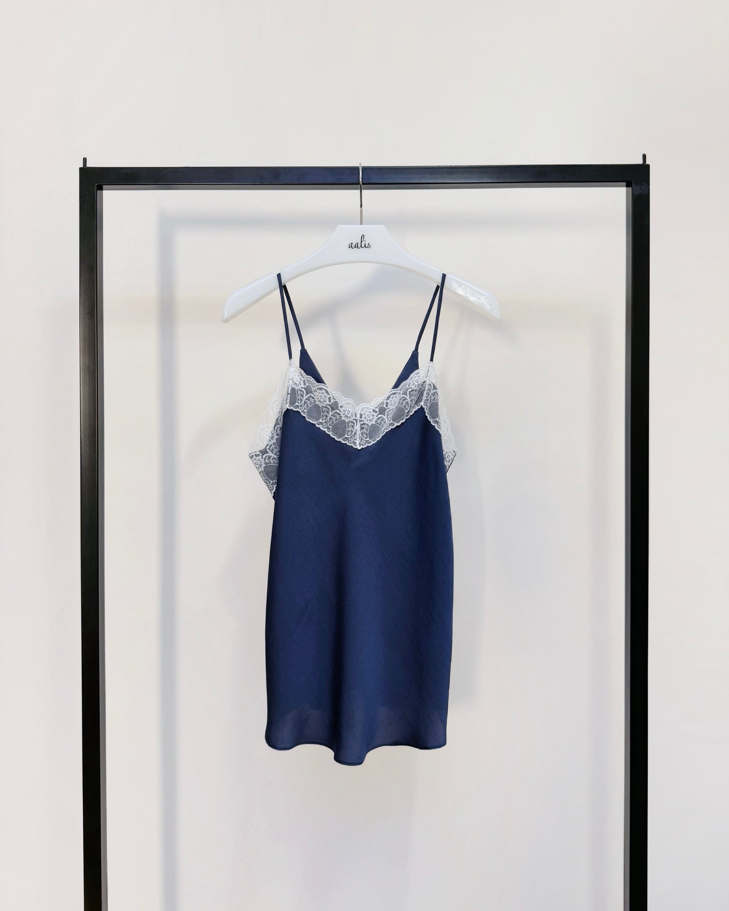 aalis VAFA v neck lace camisole (Navy)