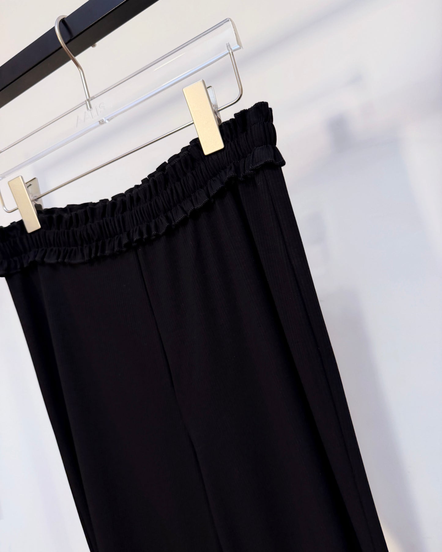 aalis DIYA ruffle waist pants (Black)