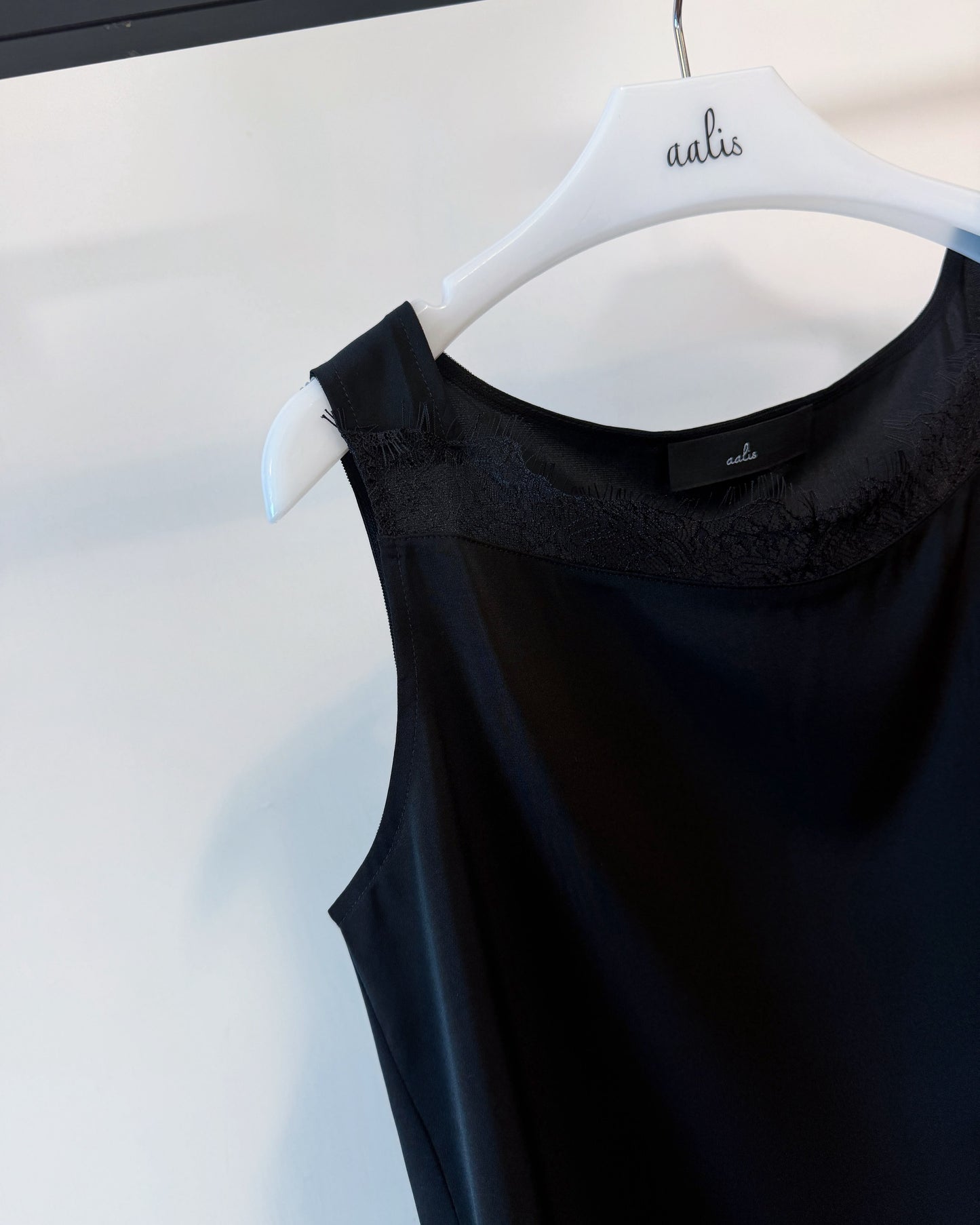 aalis JONIE disconnect strap lace trim tank (Black)