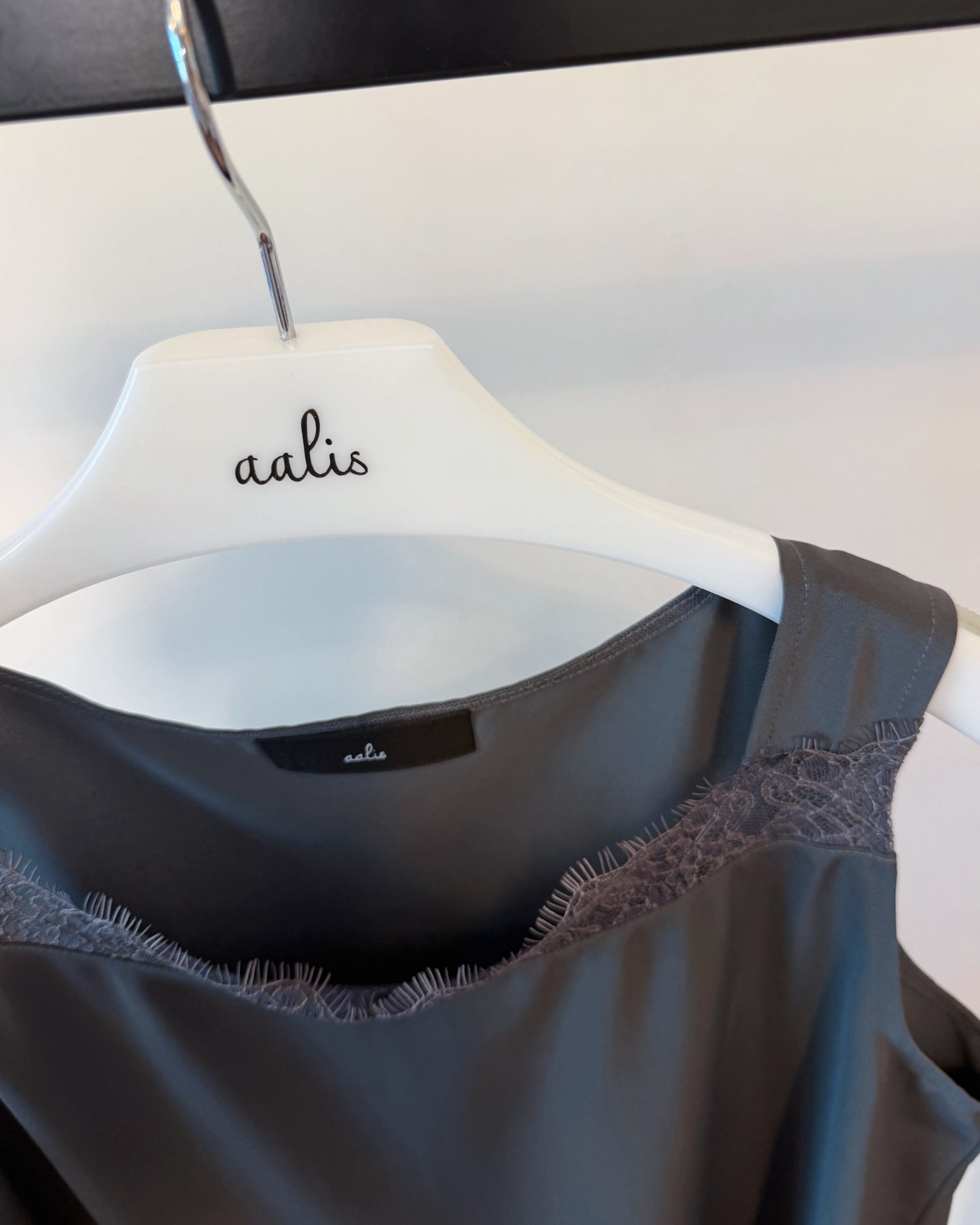 aalis JONIE disconnect strap lace trim tank (Charcoal)