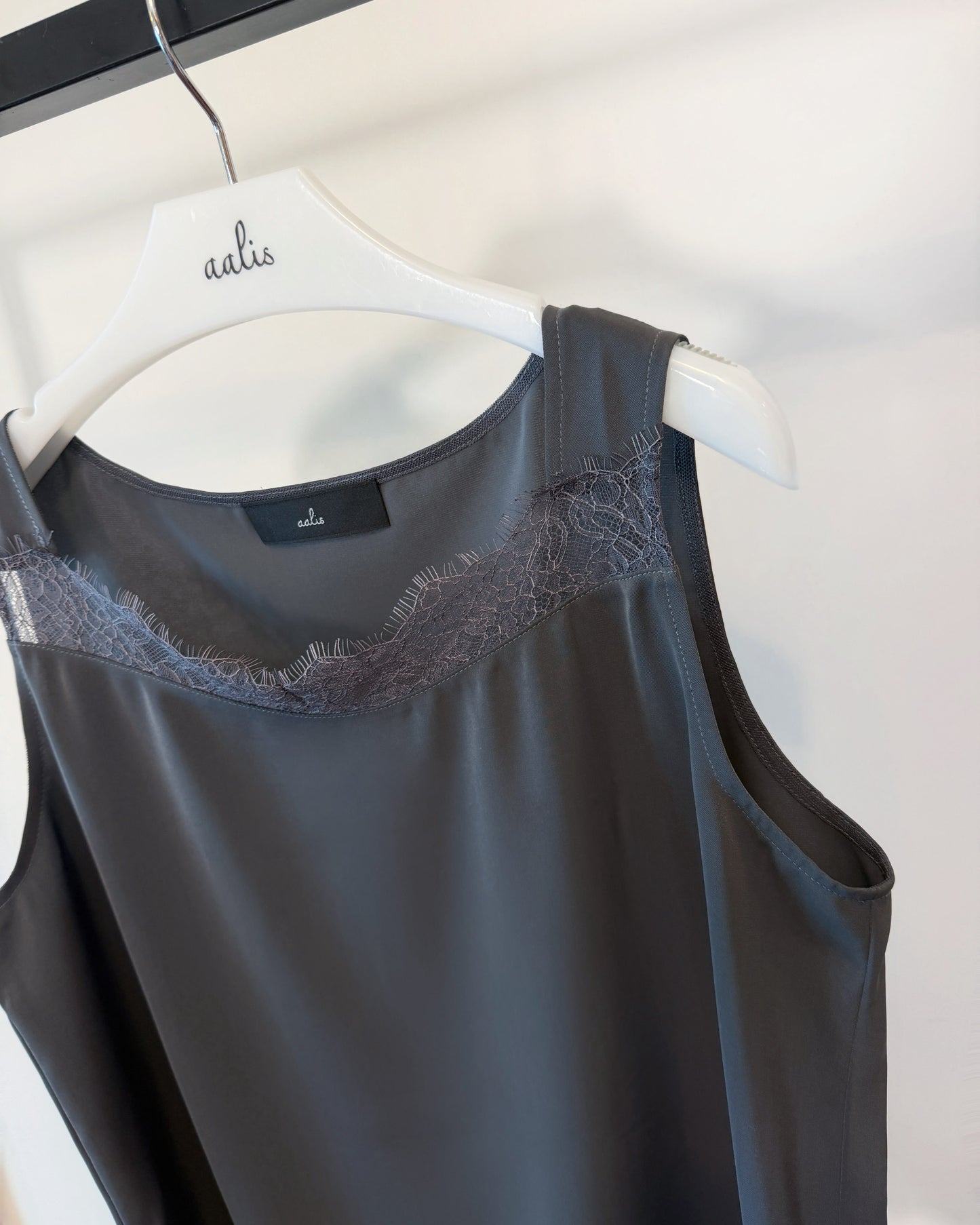 aalis JONIE disconnect strap lace trim tank (Charcoal)