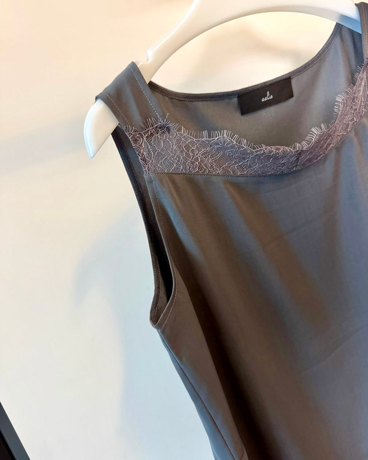 aalis JONIE disconnect strap lace trim tank (Charcoal)