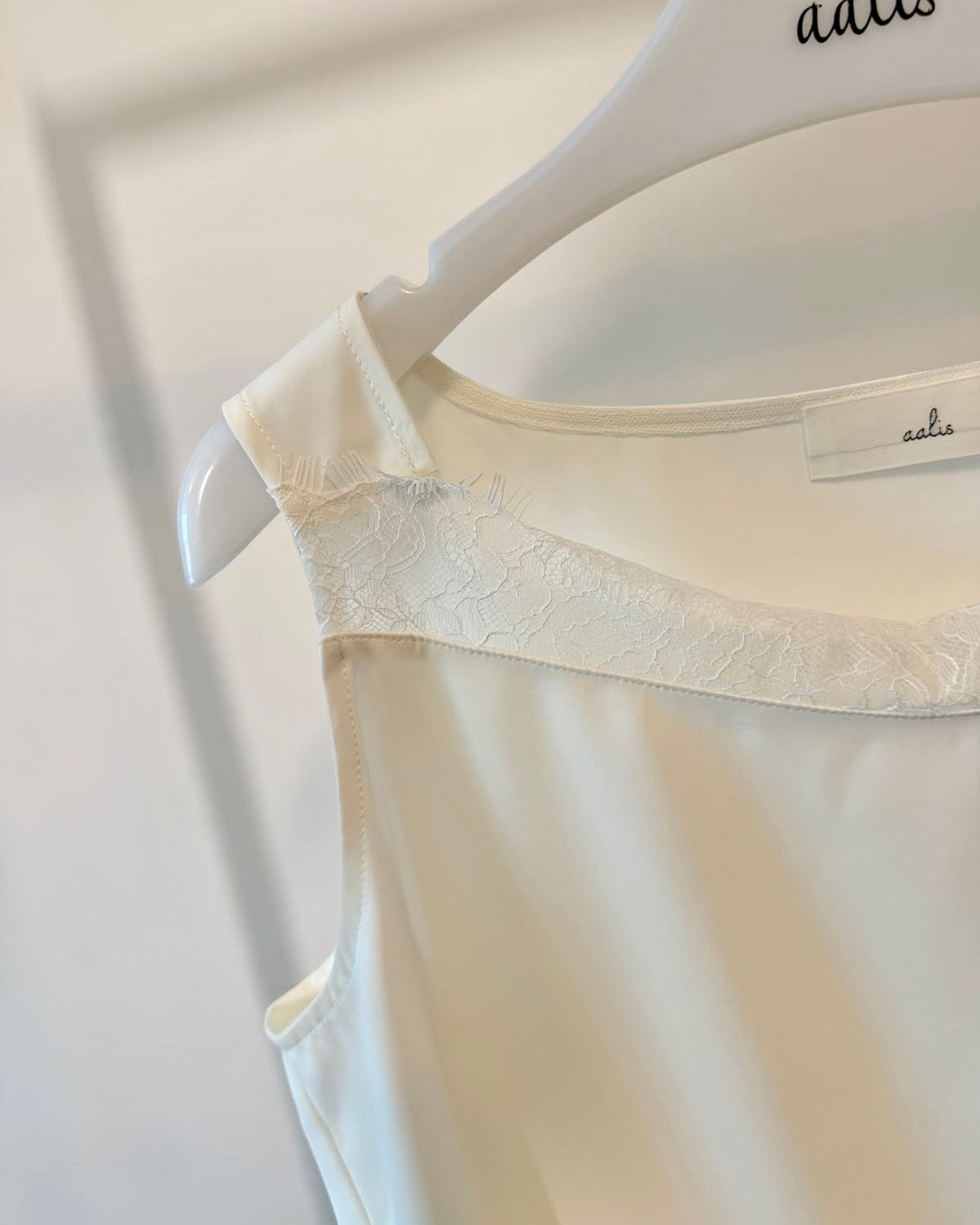 aalis JONIE disconnect strap lace trim tank (White)