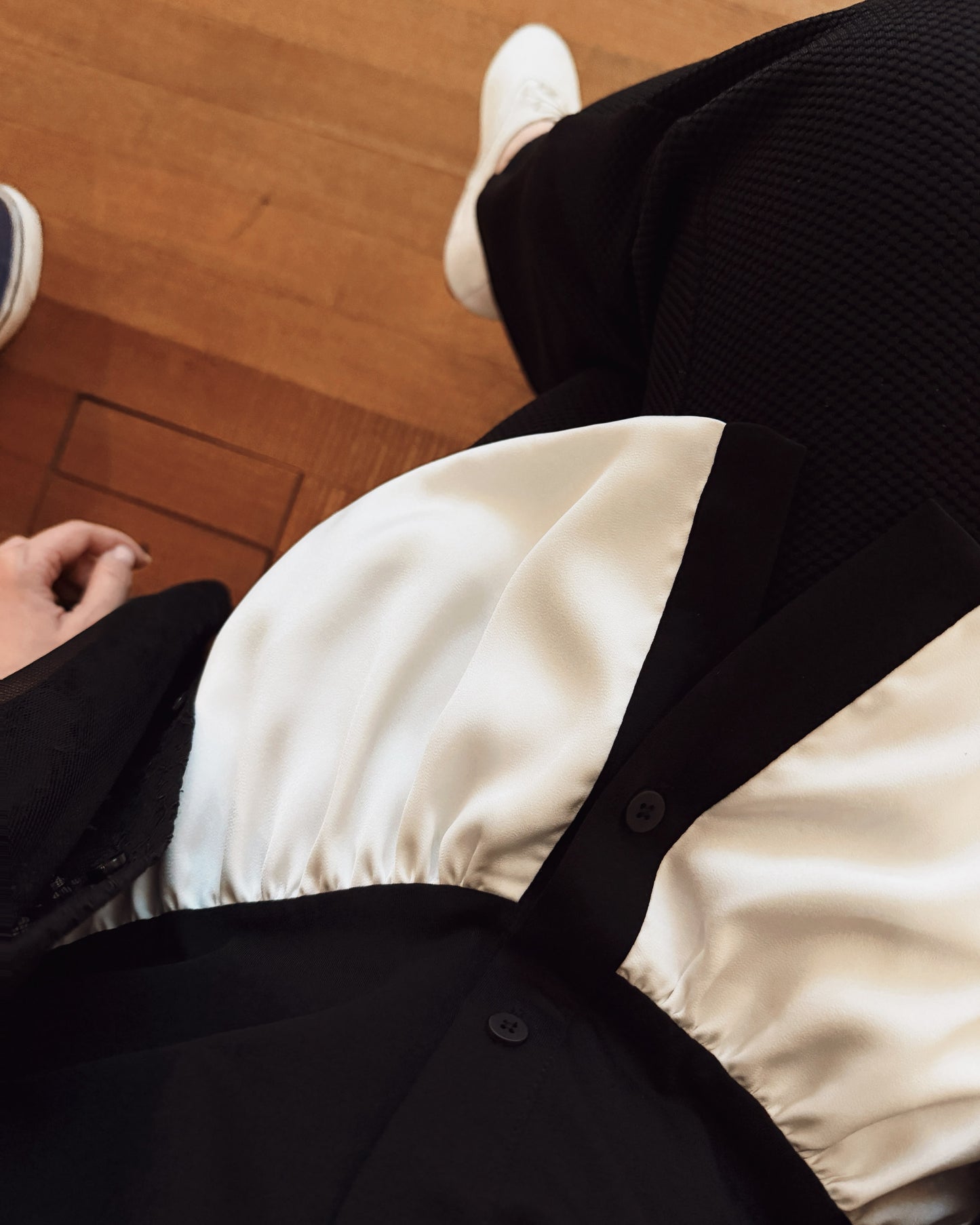 aalis NOTRA satin bubble hem short sleeve cardigan (Black White)
